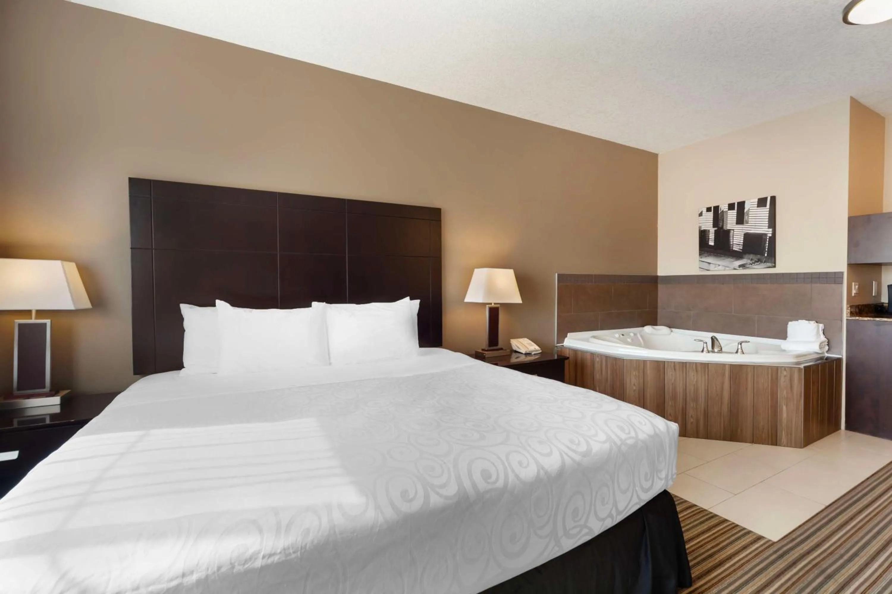 Bedroom, Bed in Best Western Plus Peace River Hotel & Suites