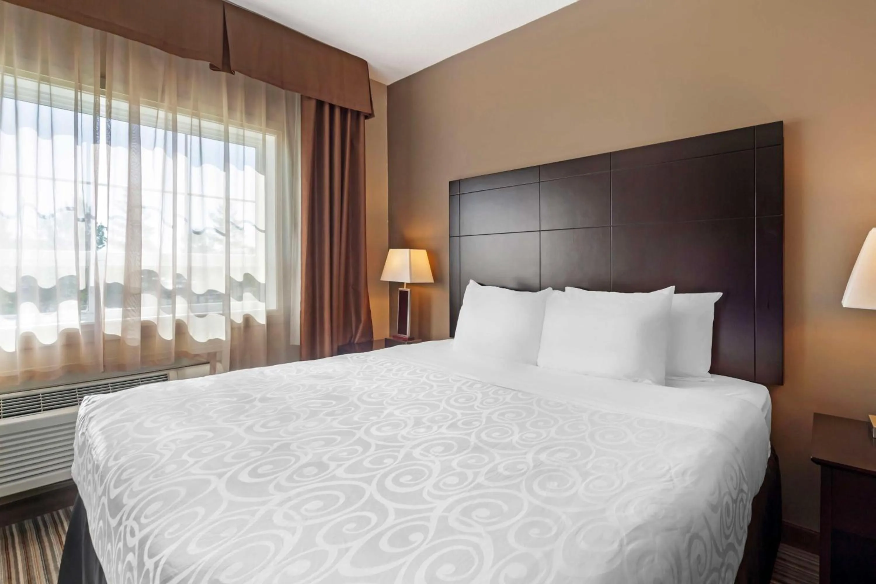 Bedroom, Bed in Best Western Plus Peace River Hotel & Suites