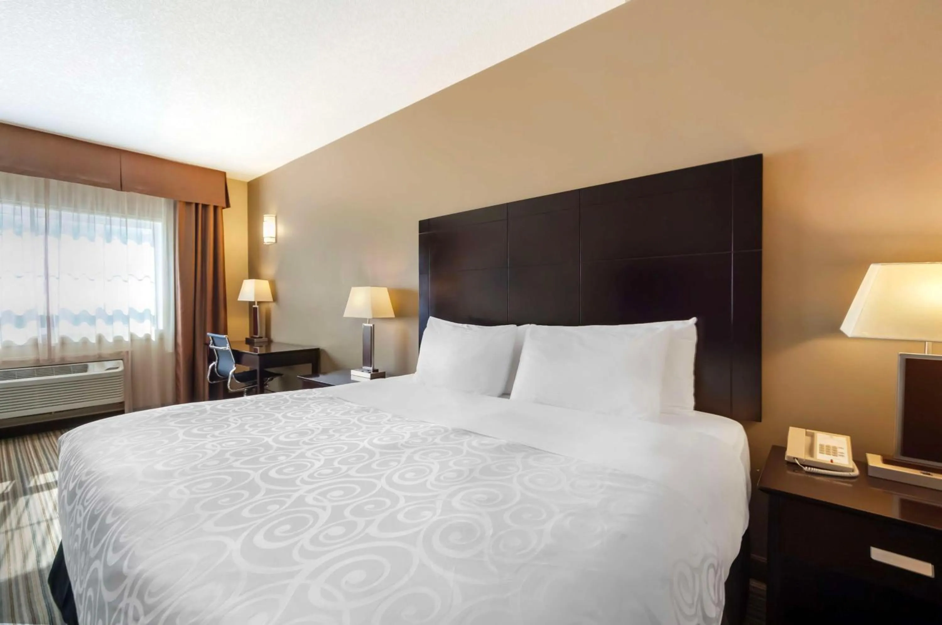 Bedroom, Bed in Best Western Plus Peace River Hotel & Suites