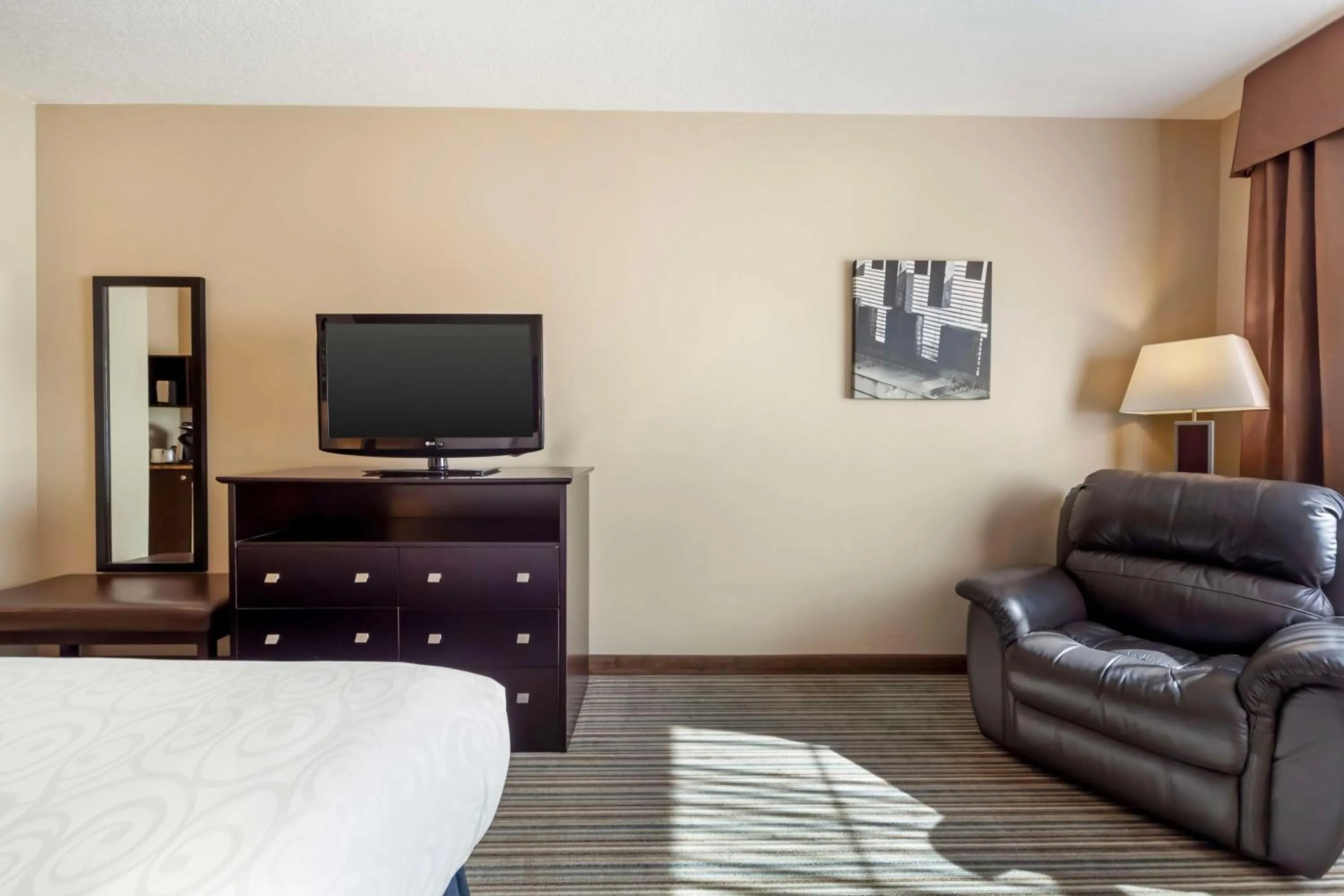 Bedroom, Bed in Best Western Plus Peace River Hotel & Suites