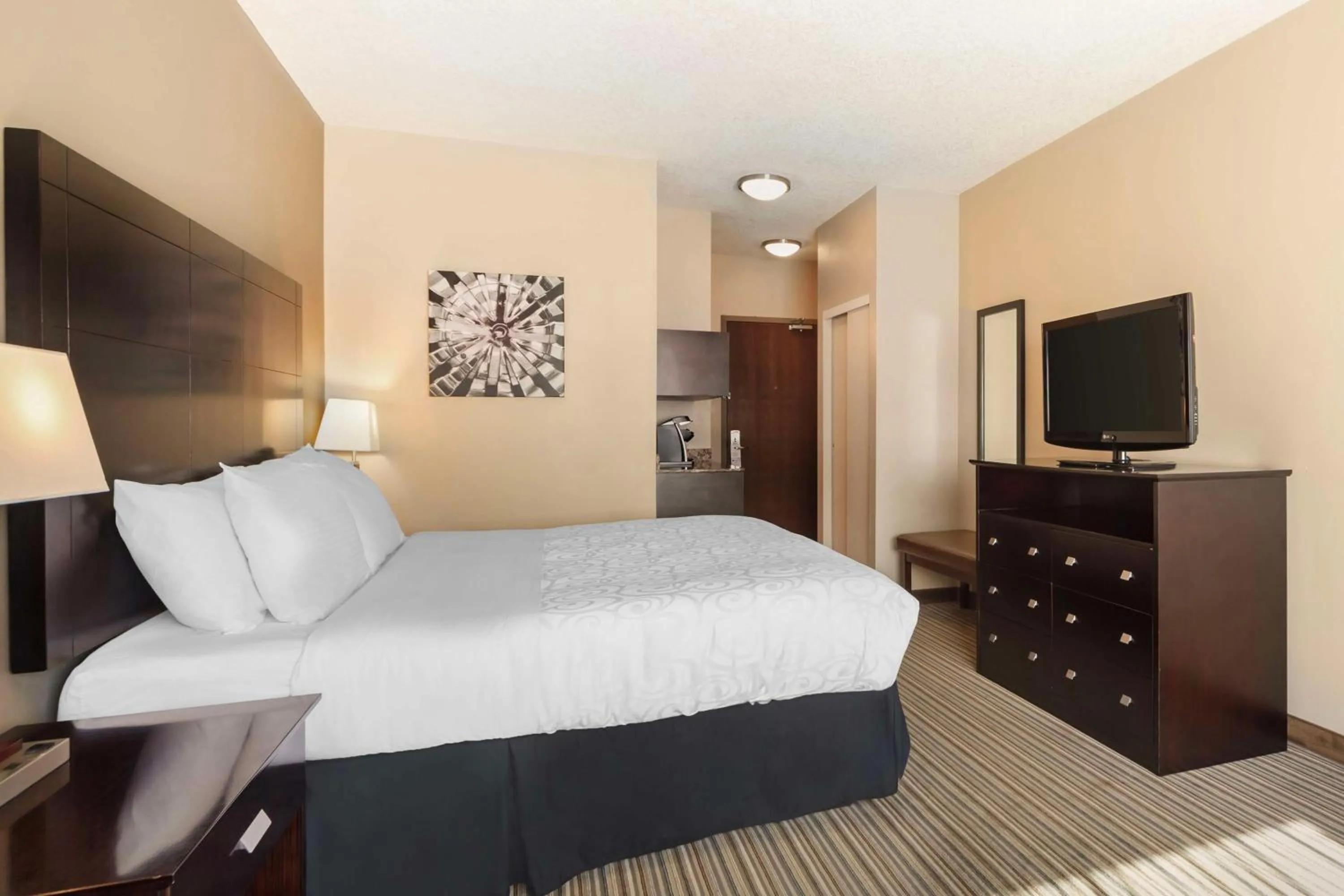 Bedroom, Bed in Best Western Plus Peace River Hotel & Suites