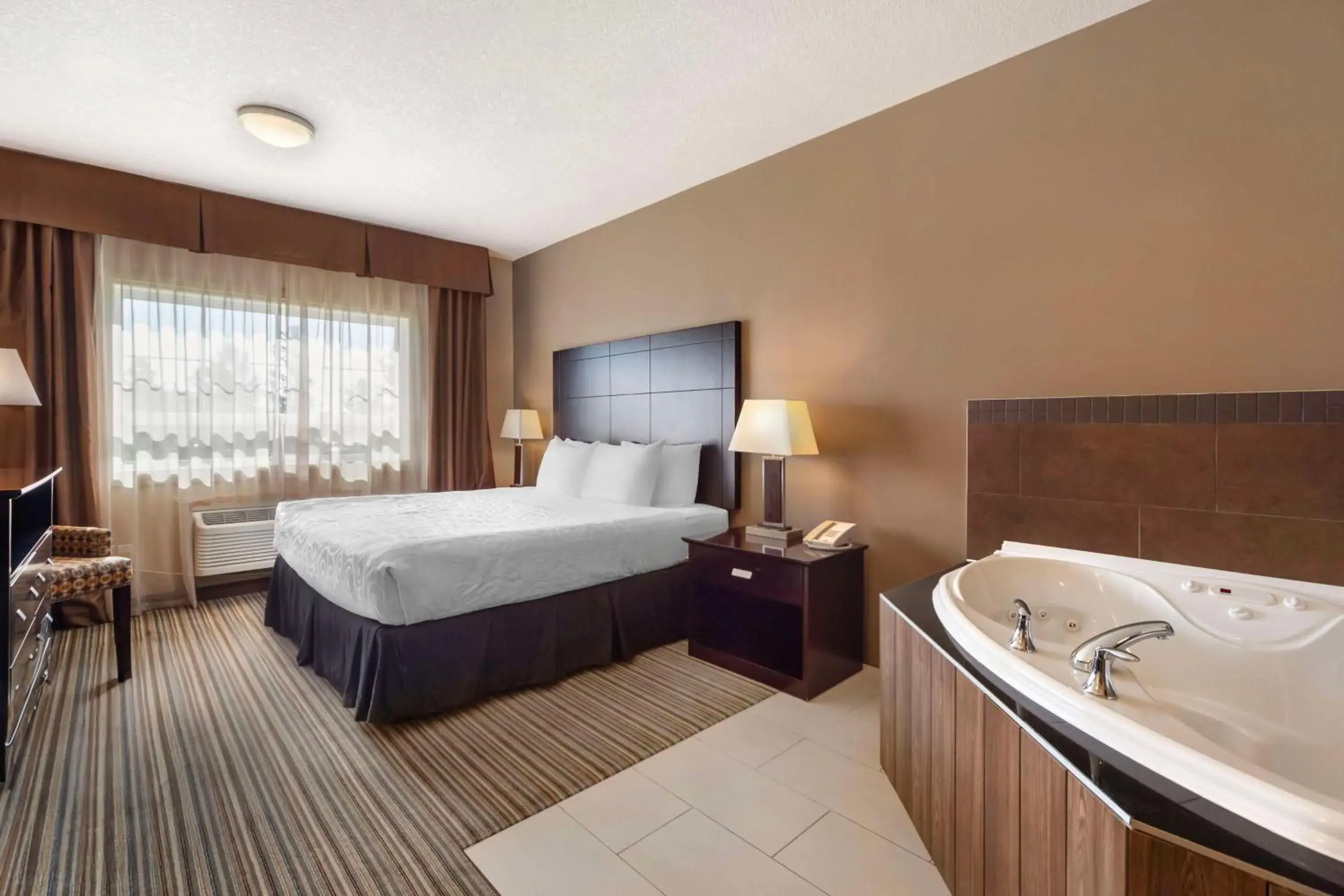 Bedroom, Bed in Best Western Plus Peace River Hotel & Suites Bedroom, Bed in Best Western Plus Peace River Hotel & Suites