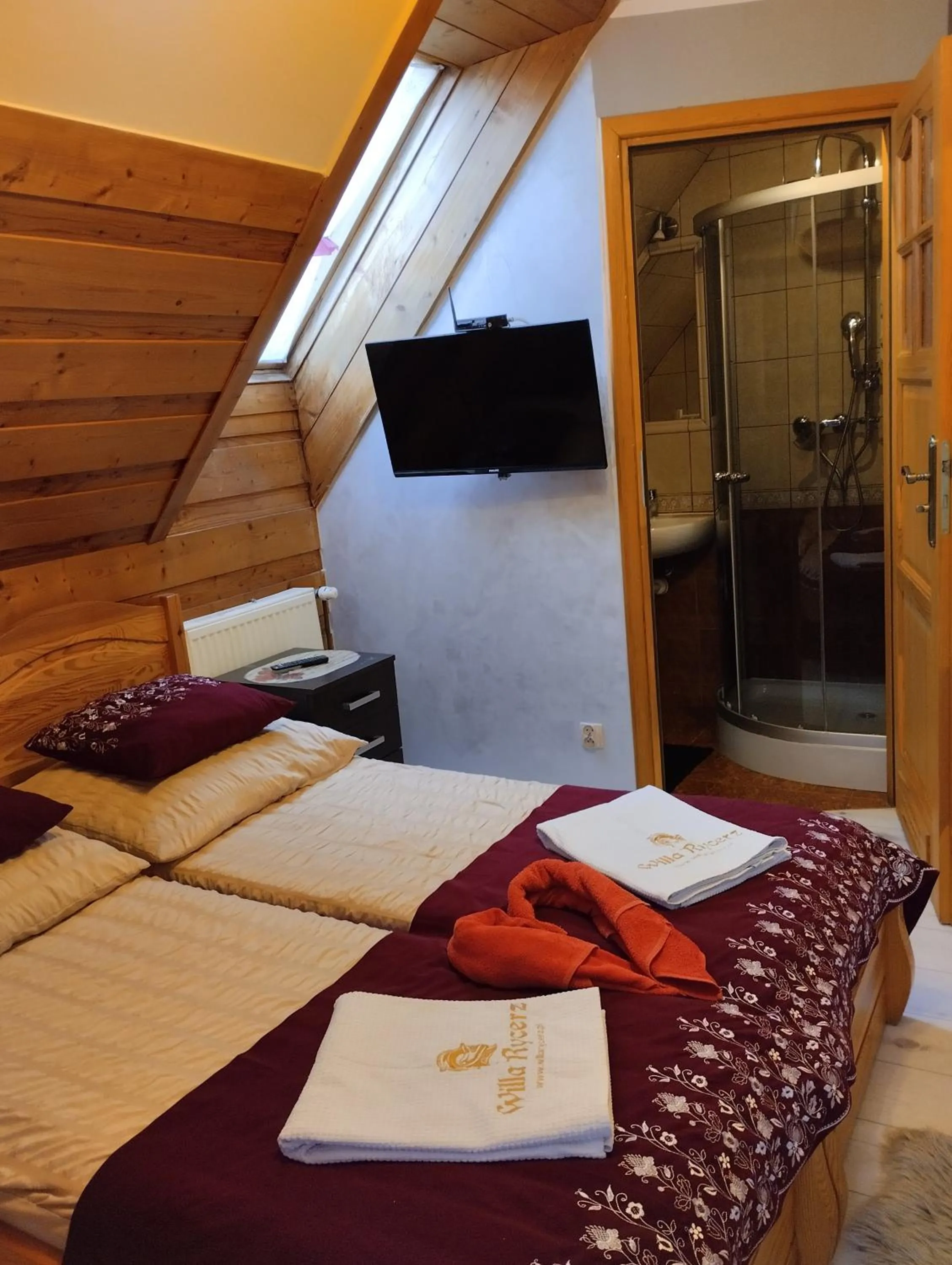 Photo of the whole room in Willa Rycerz