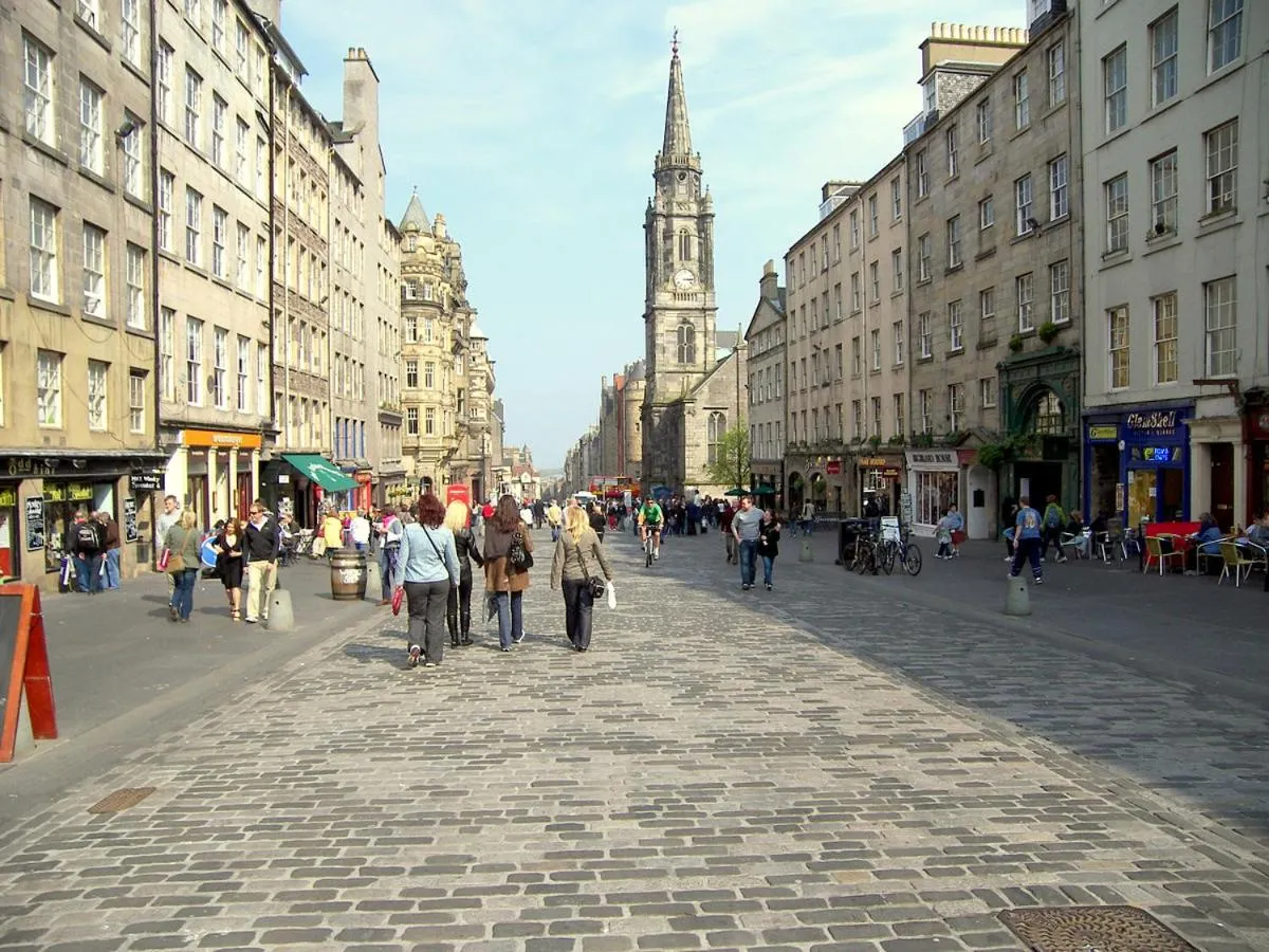 Neighbourhood in Royal Mile Apartment
