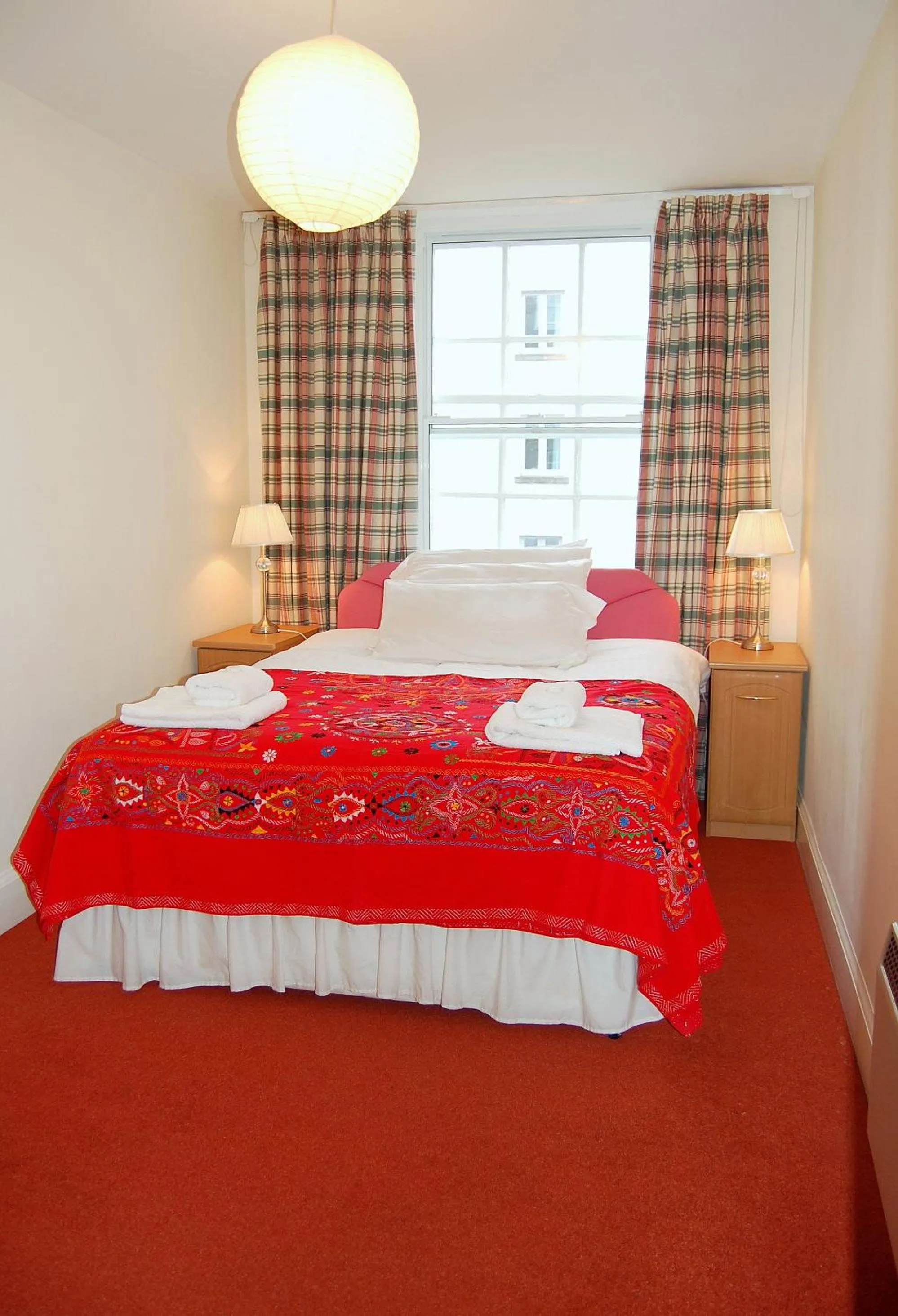 Bedroom, Bed in Royal Mile Apartment