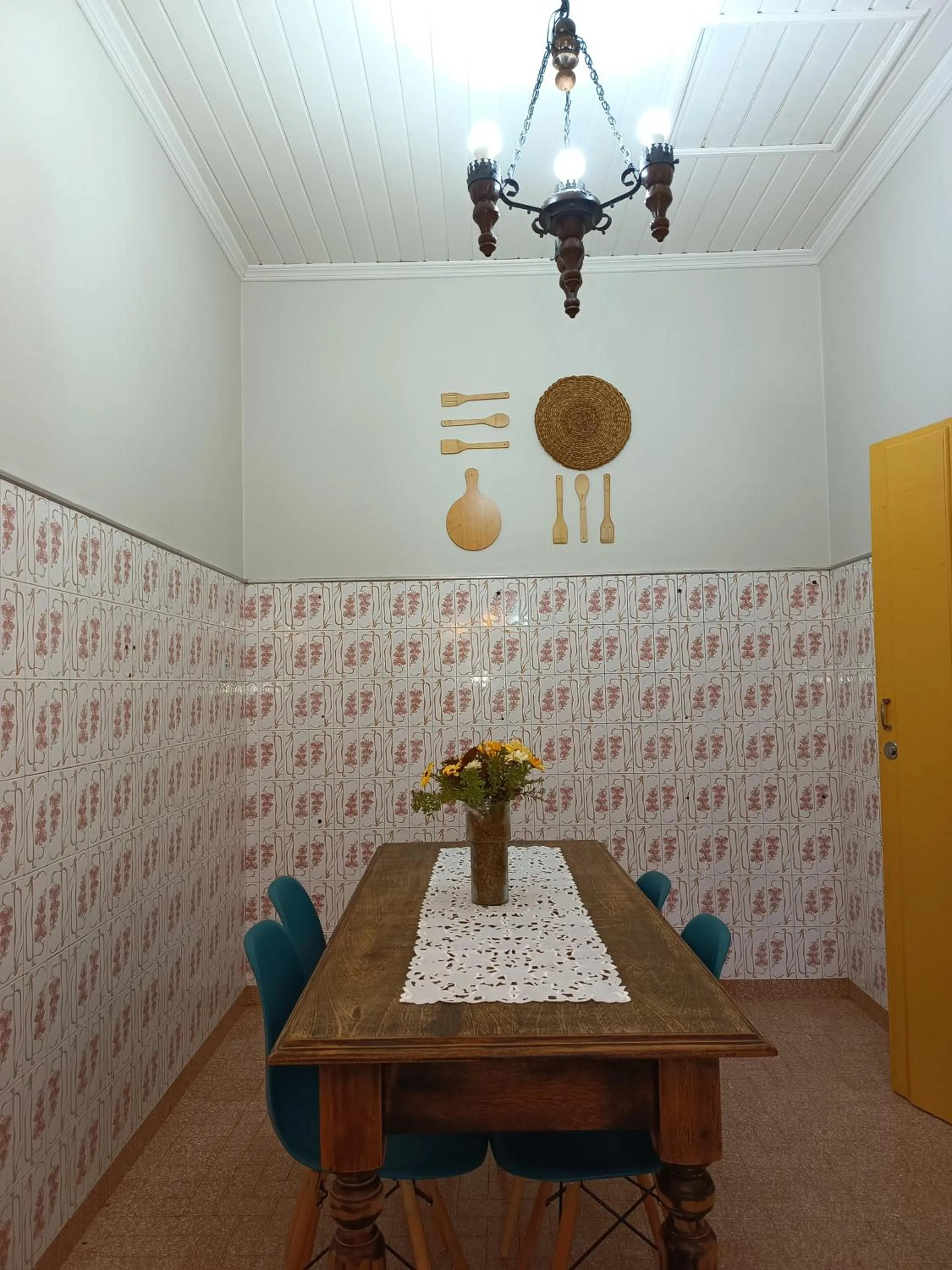 Dining area in É Hostel