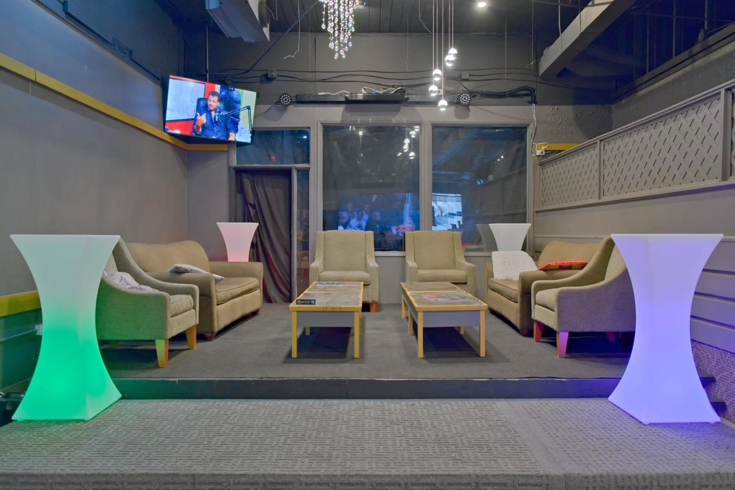 Lounge or bar in Midtown Inn