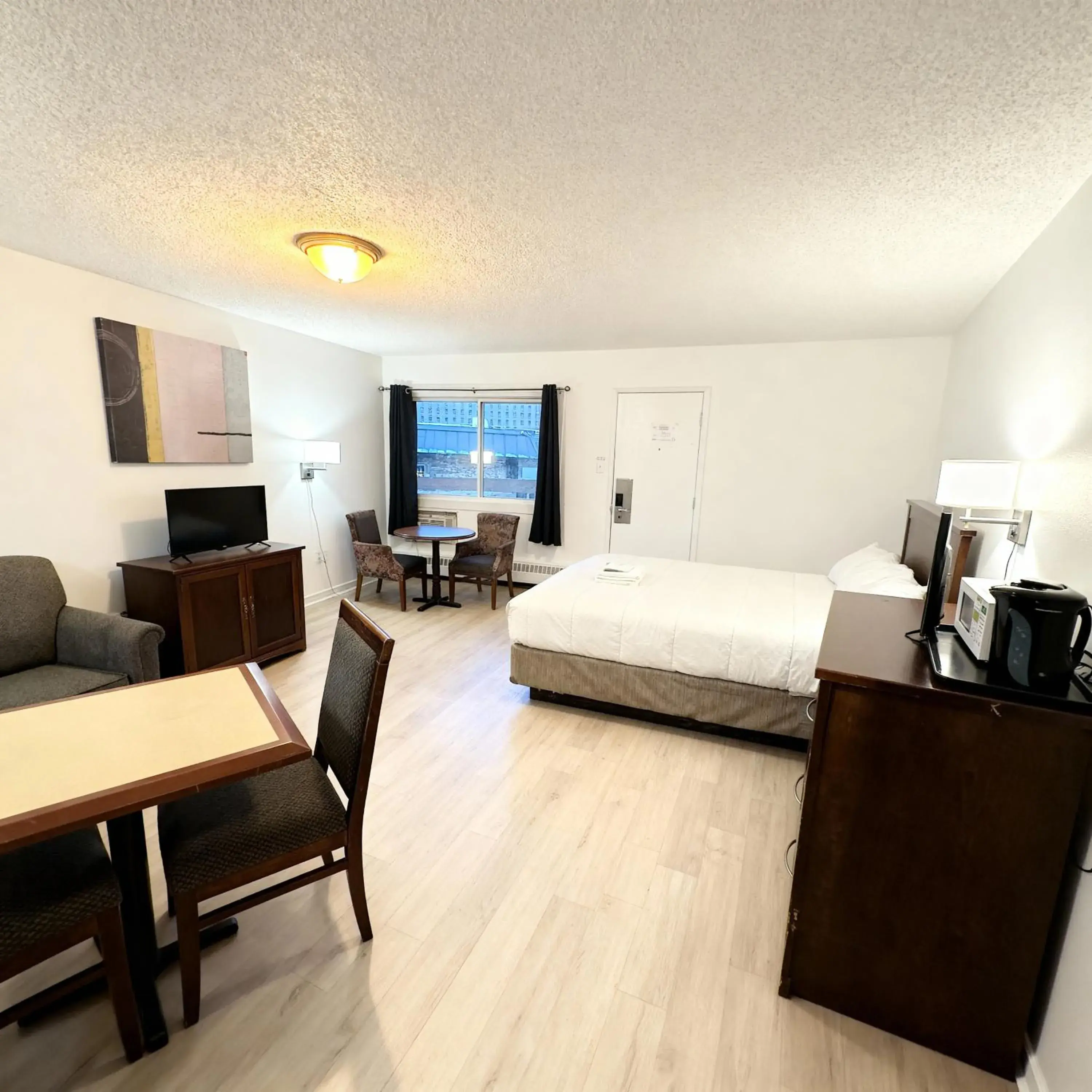 Bed in Midtown Inn Bed in Midtown Inn