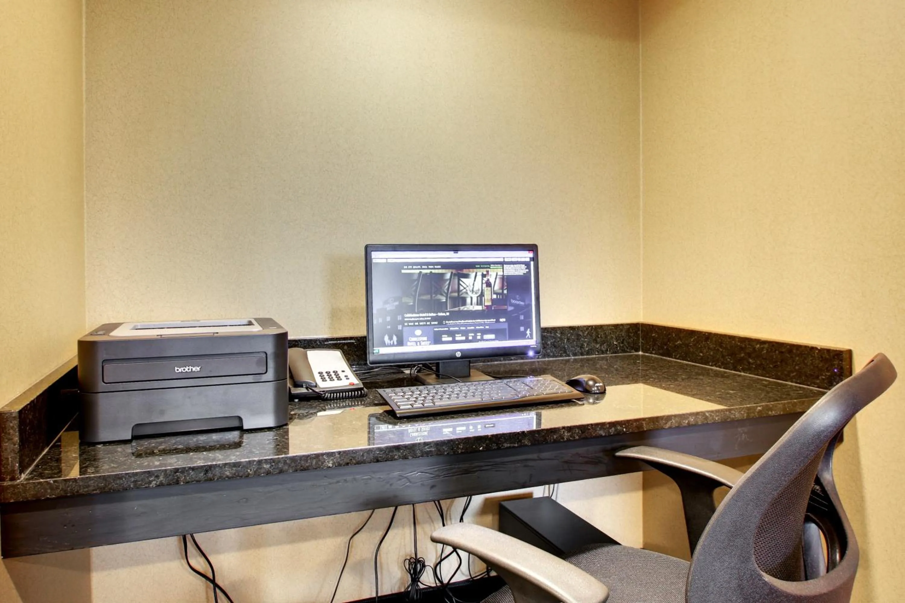 Cobblestone Hotel & Suites - Salem