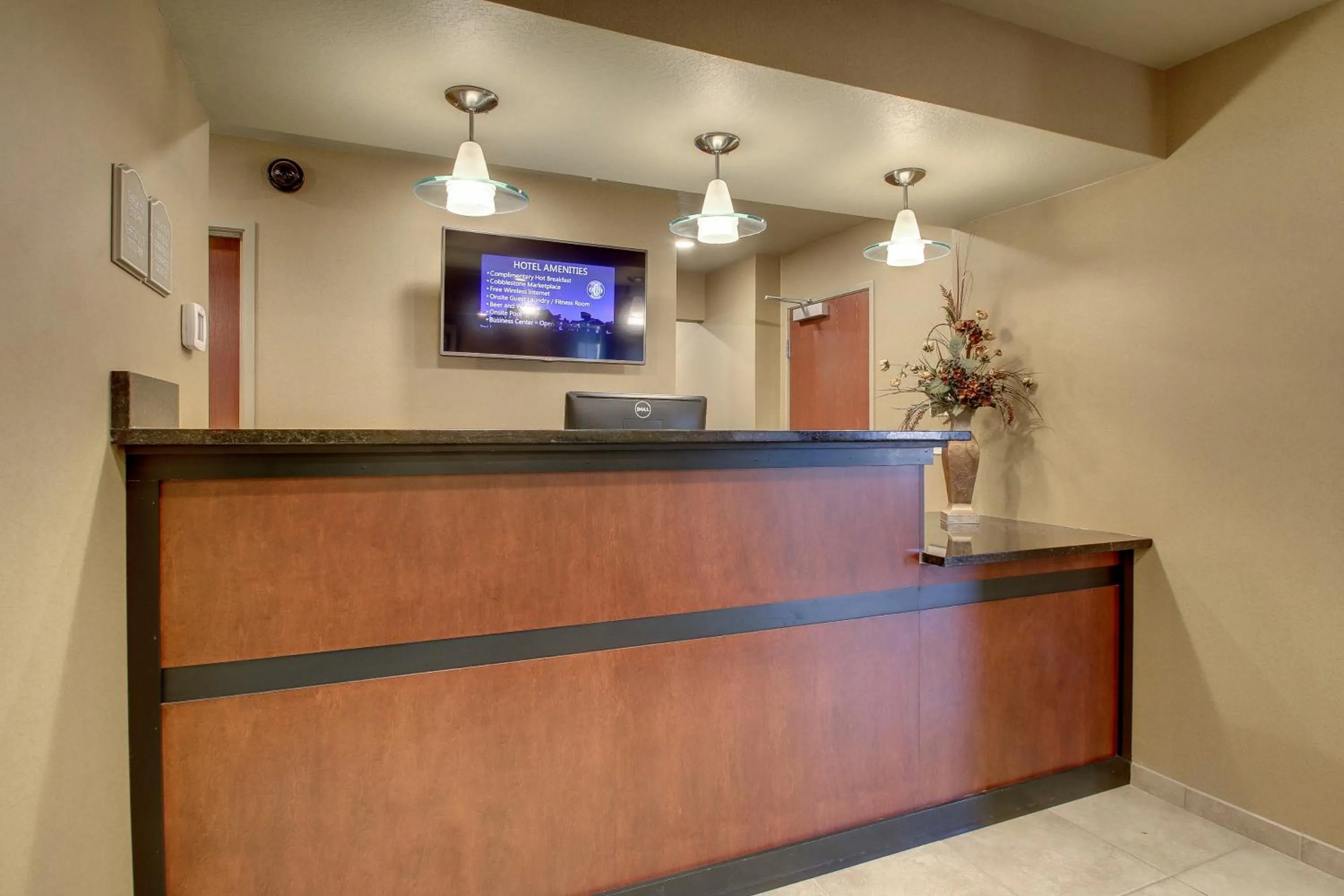 Cobblestone Hotel & Suites - Salem