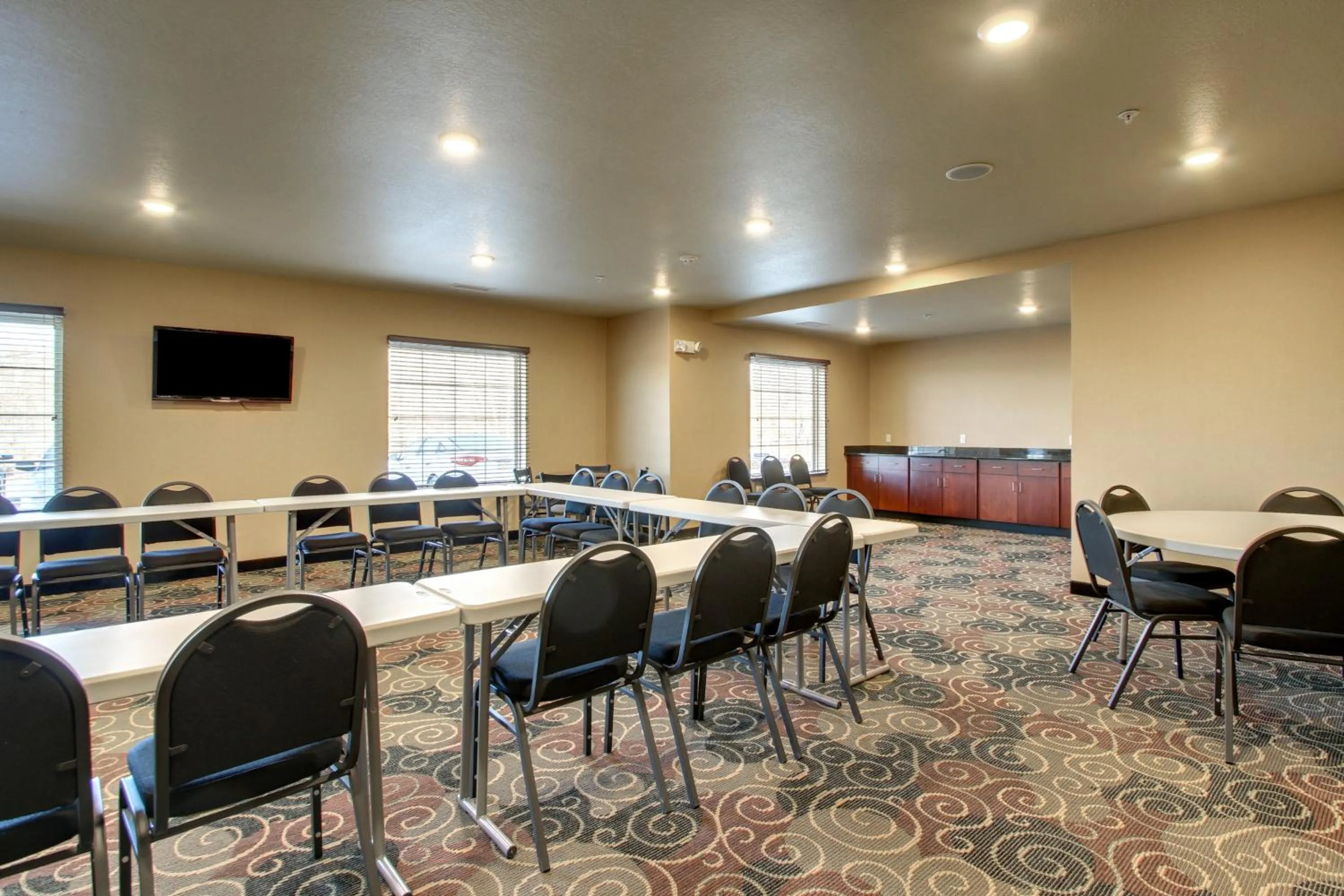 Cobblestone Hotel & Suites - Salem