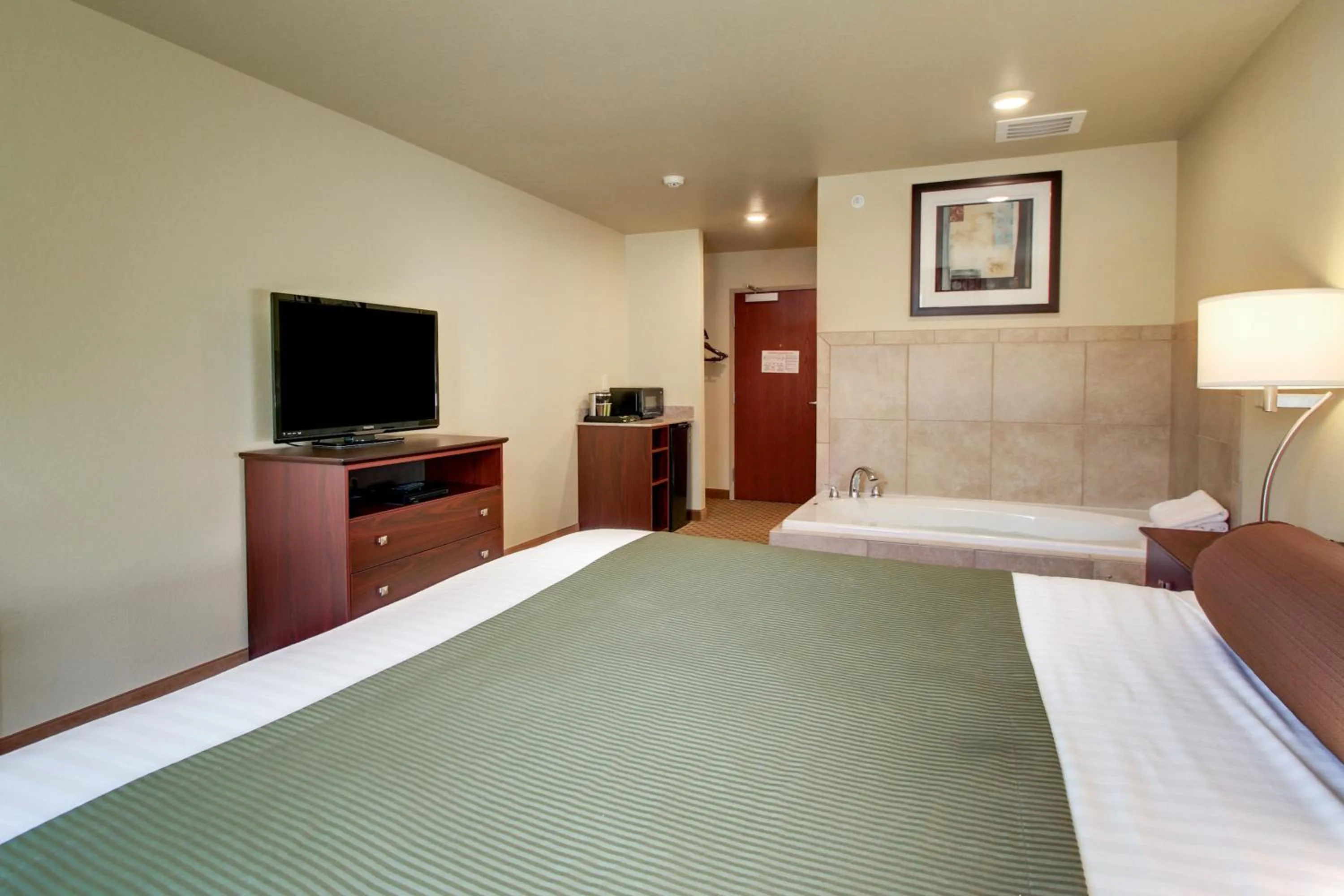 Cobblestone Hotel & Suites - Salem