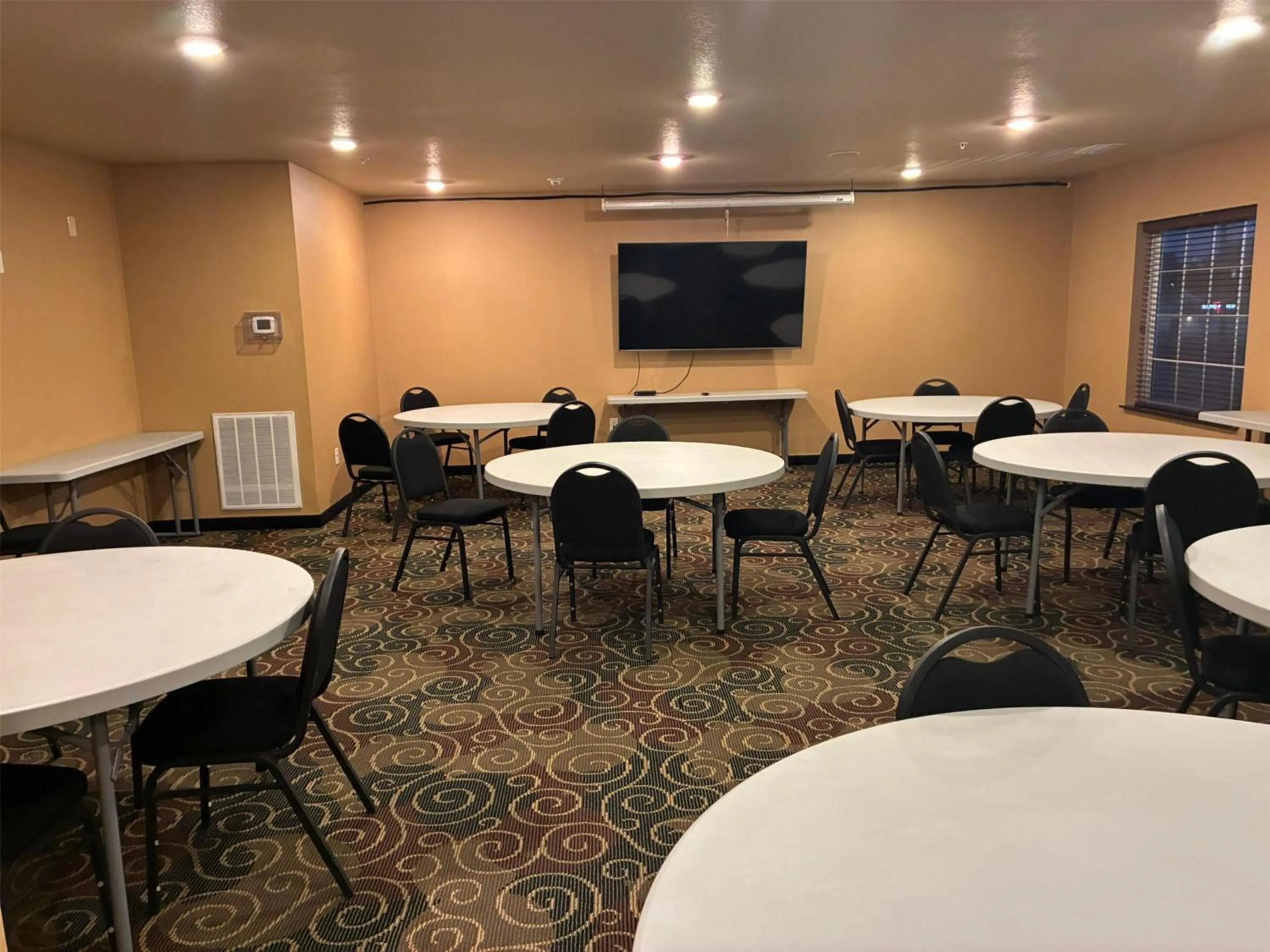 Meeting/conference room in SureStay by Best Western Salem