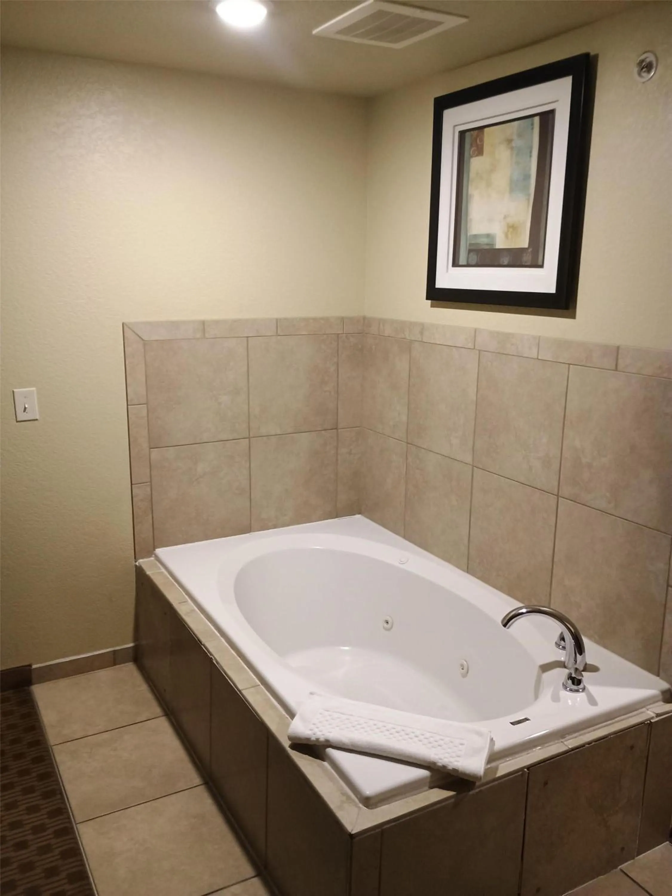 Bedroom in SureStay by Best Western Salem