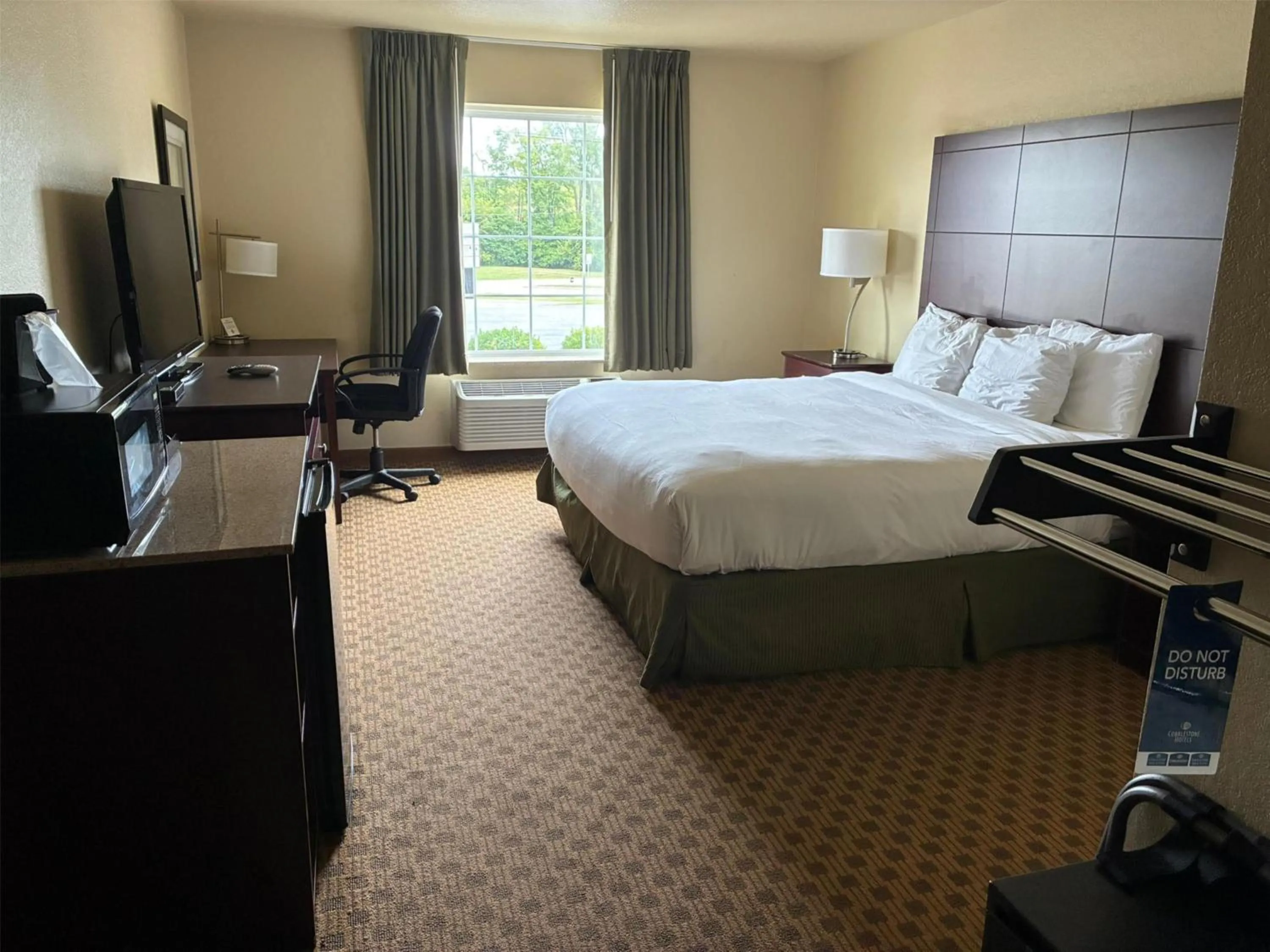 Bedroom, Bed in SureStay by Best Western Salem