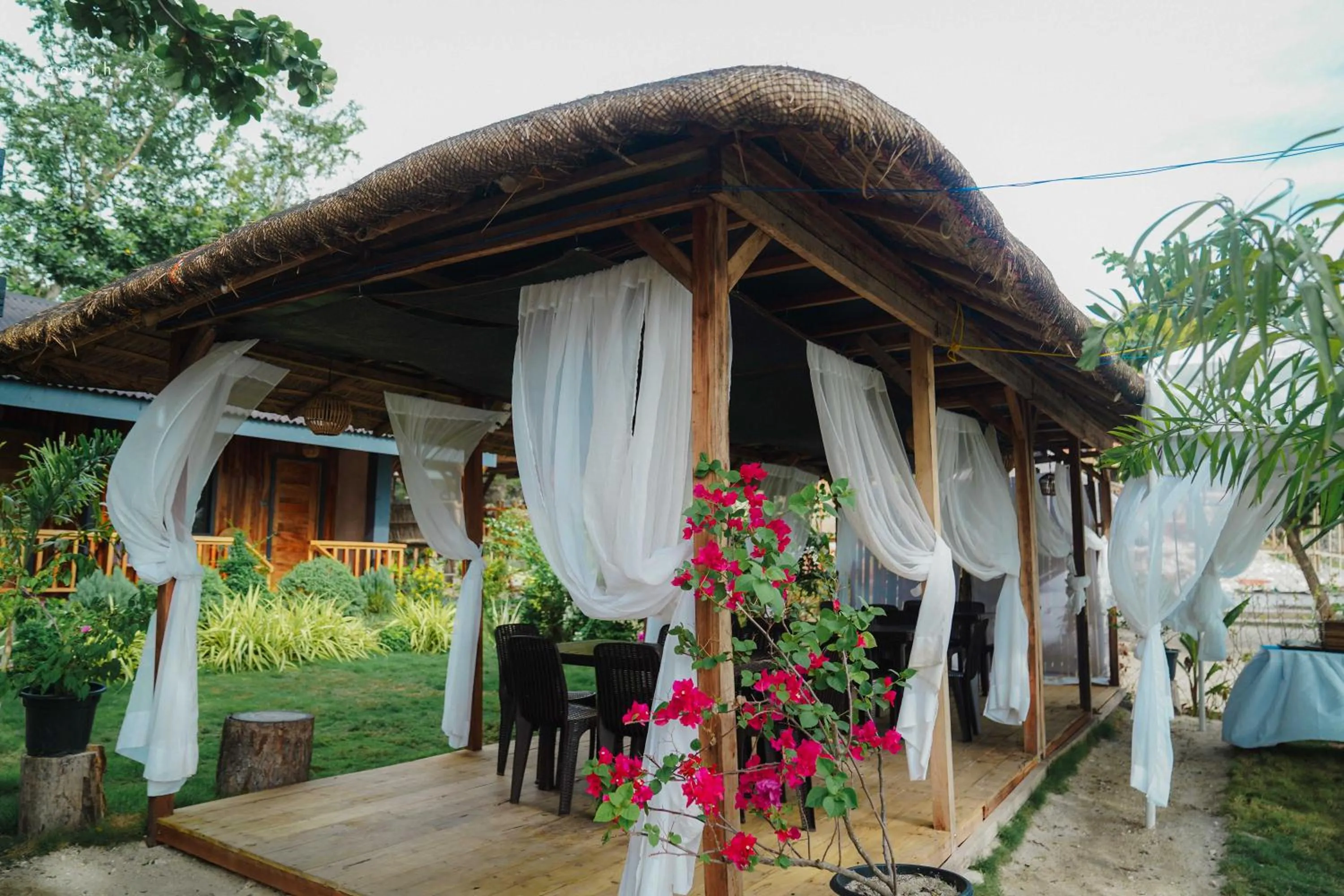 Restaurant/places to eat in Marika Resort