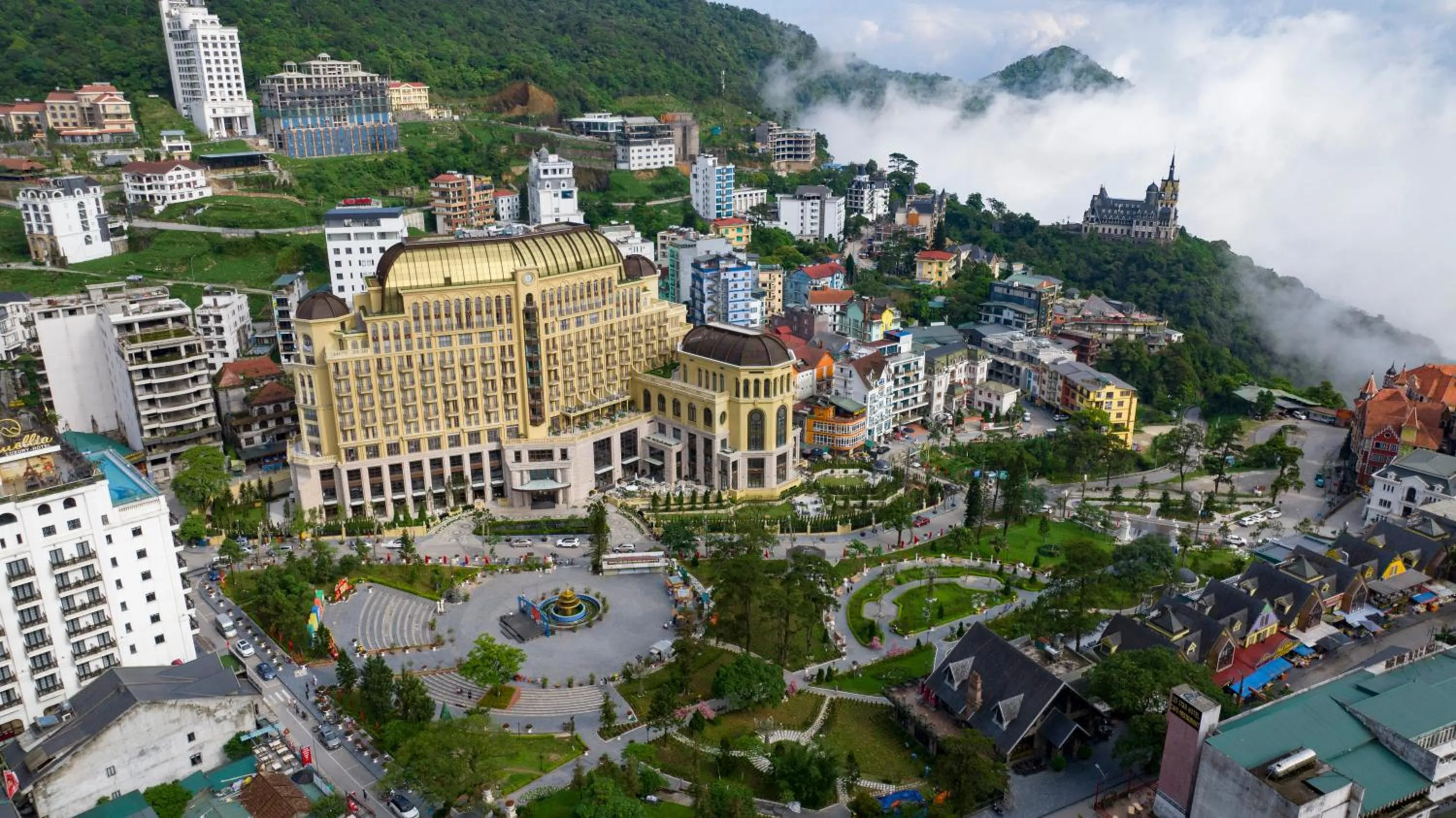 Property building in Hôtel de l'Amour Tam Đảo