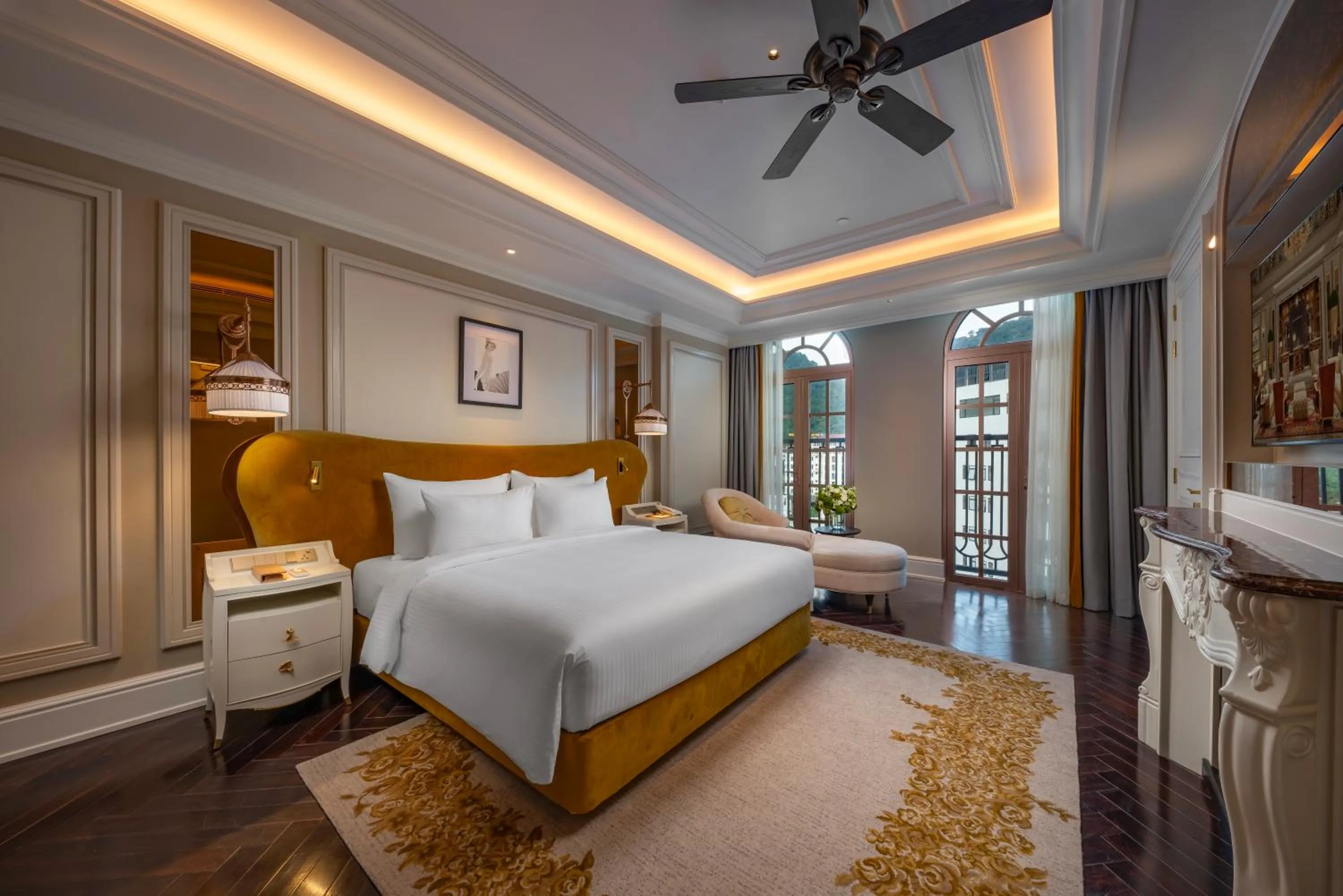Bed in Hôtel de l'Amour Tam Đảo