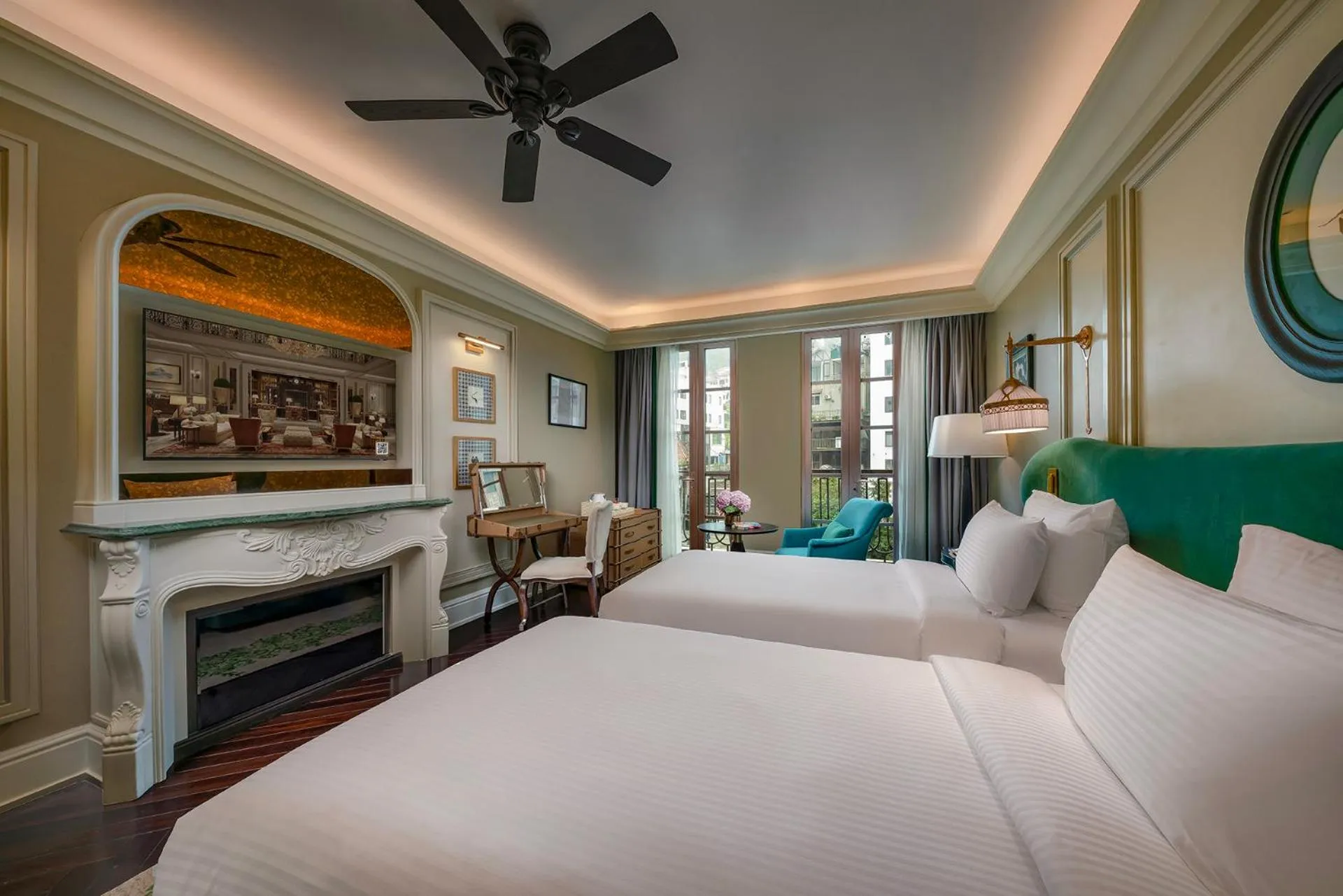 Bed in Hôtel de l'Amour Tam Đảo