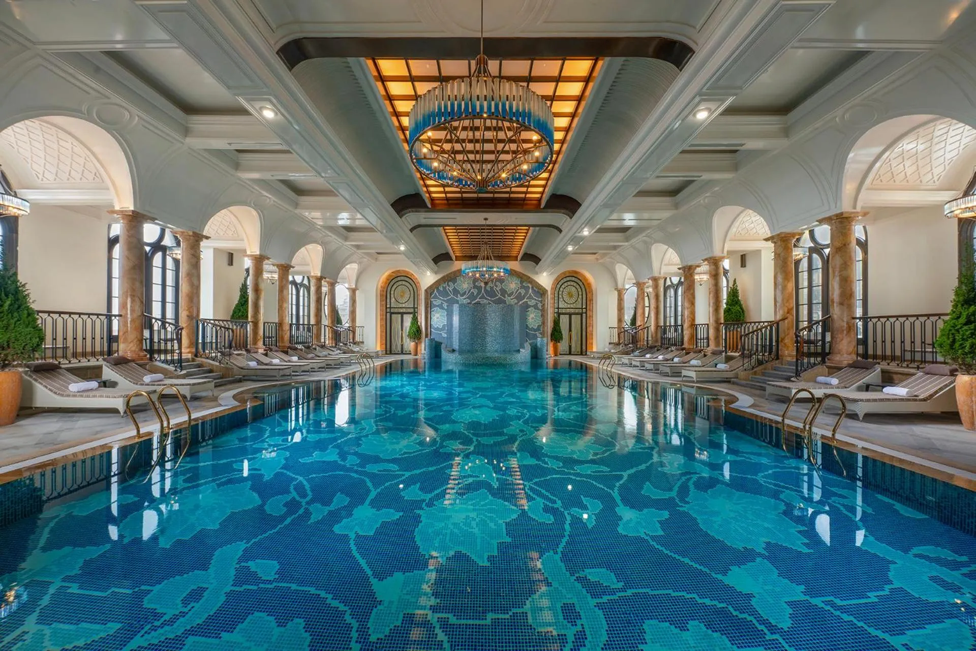 Swimming pool in Hôtel de l'Amour Tam Đảo
