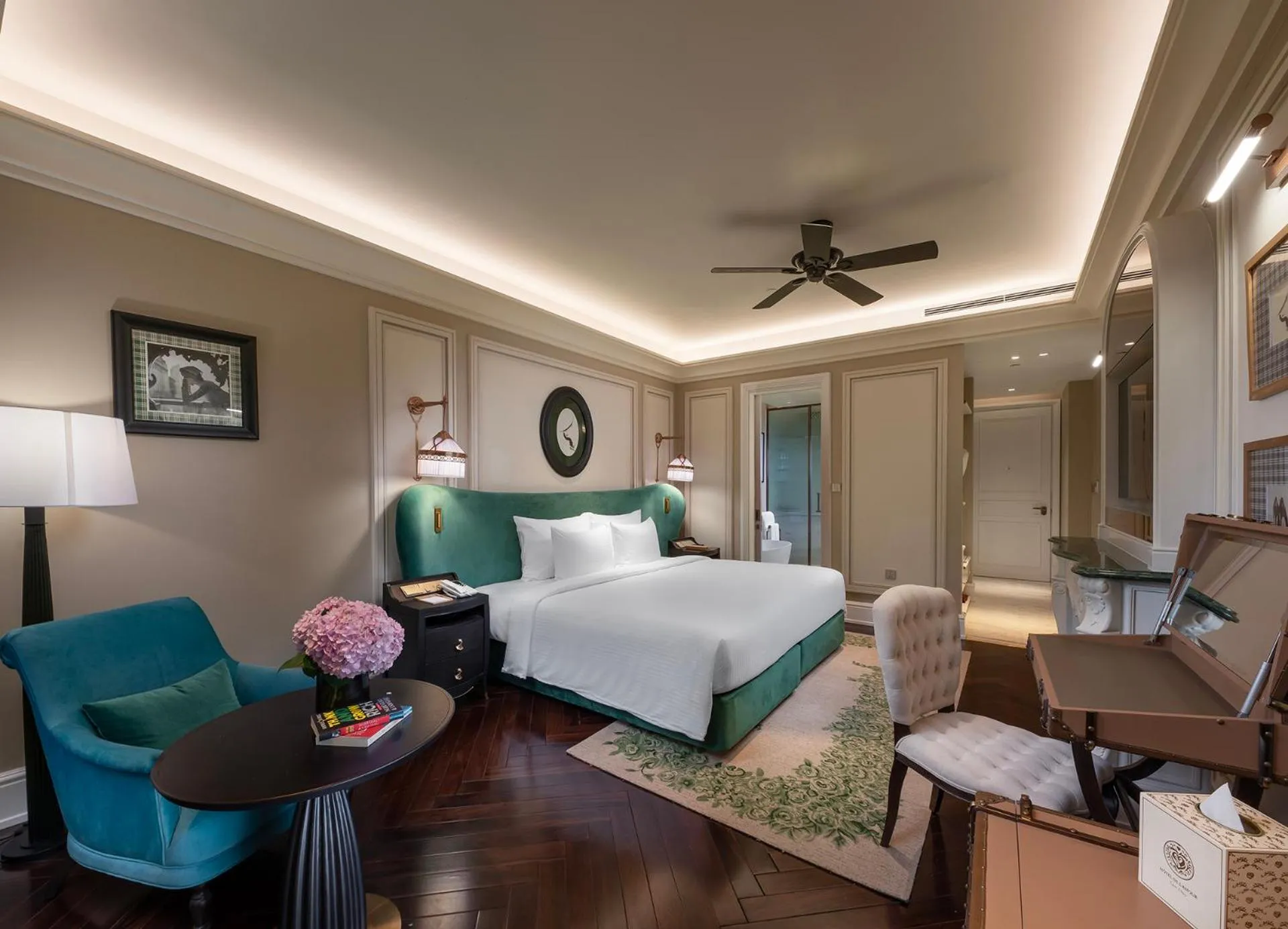 Bed in Hôtel de l'Amour Tam Đảo