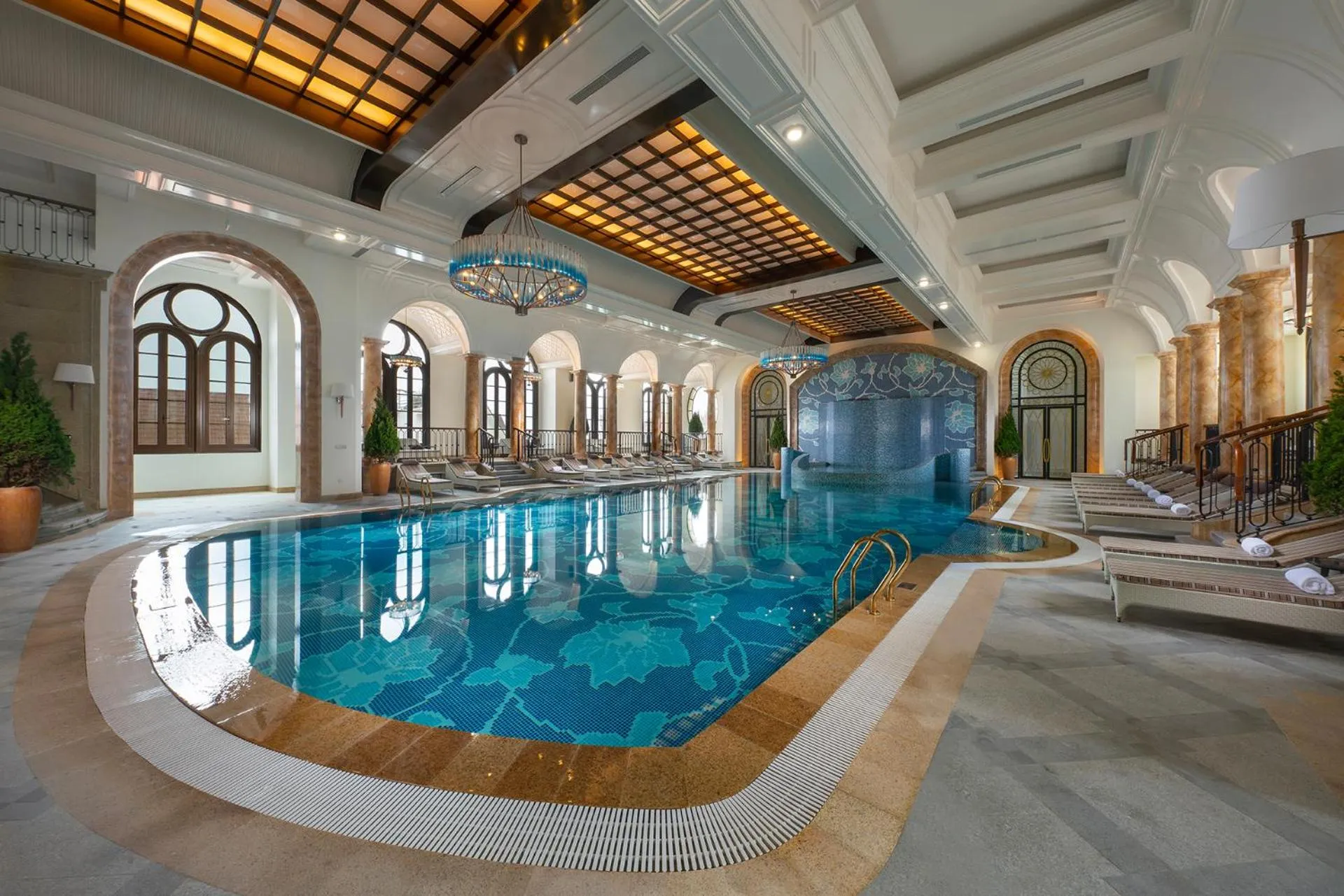Swimming pool in Hôtel de l'Amour Tam Đảo