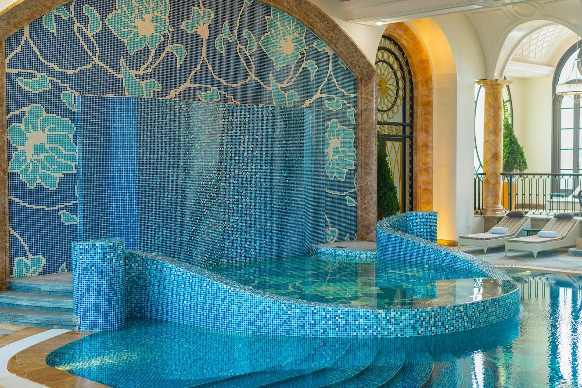 Swimming pool in Hôtel de l'Amour Tam Đảo