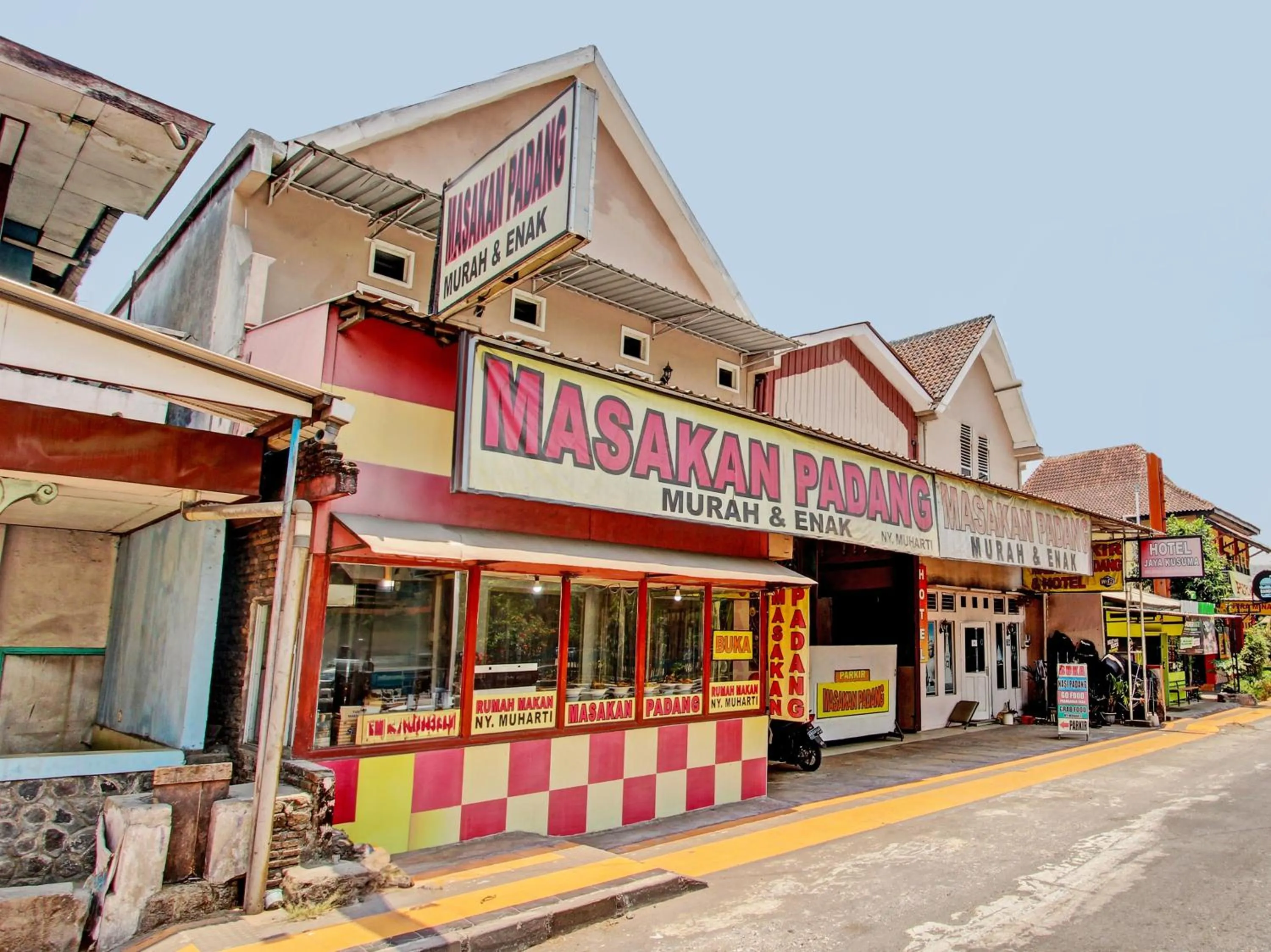 Facade/entrance in Hotel O Jaya Kusuma