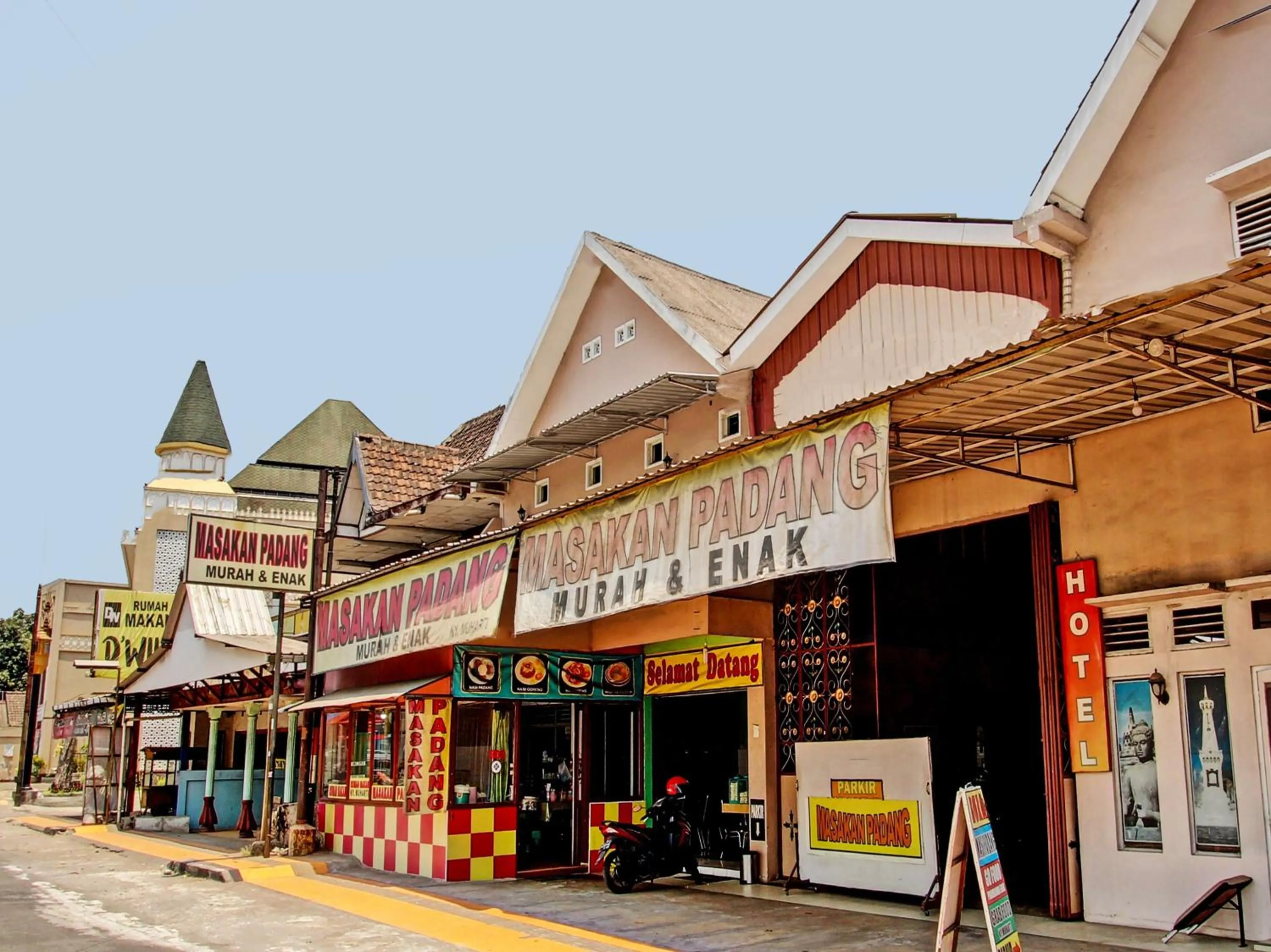 Facade/entrance in Hotel O Jaya Kusuma