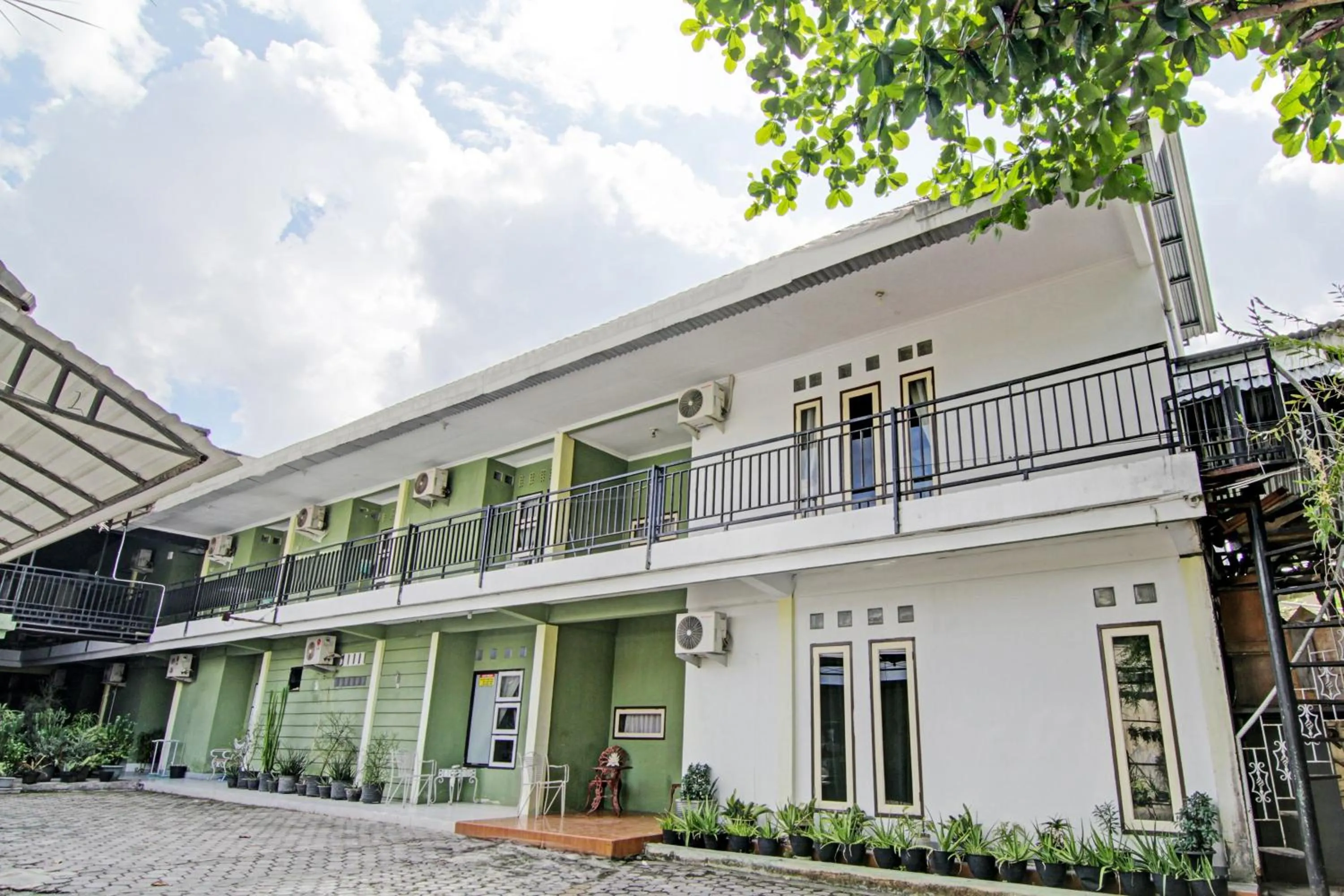 Facade/entrance in Hotel O Penginapan Budi SyariahNearTaman Amaryllis Pekanbaru