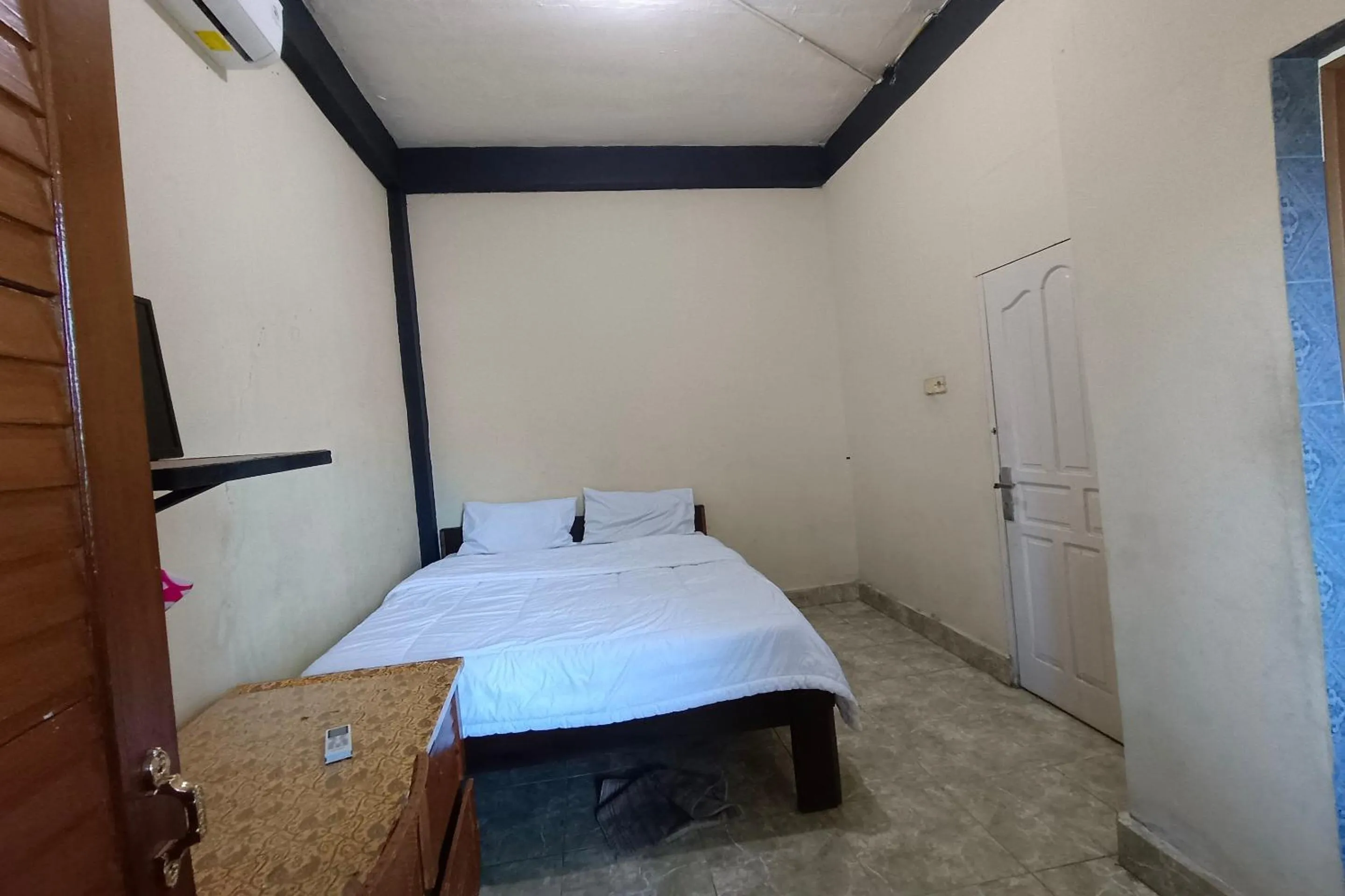 Bedroom, Bed in Hotel O Merah House