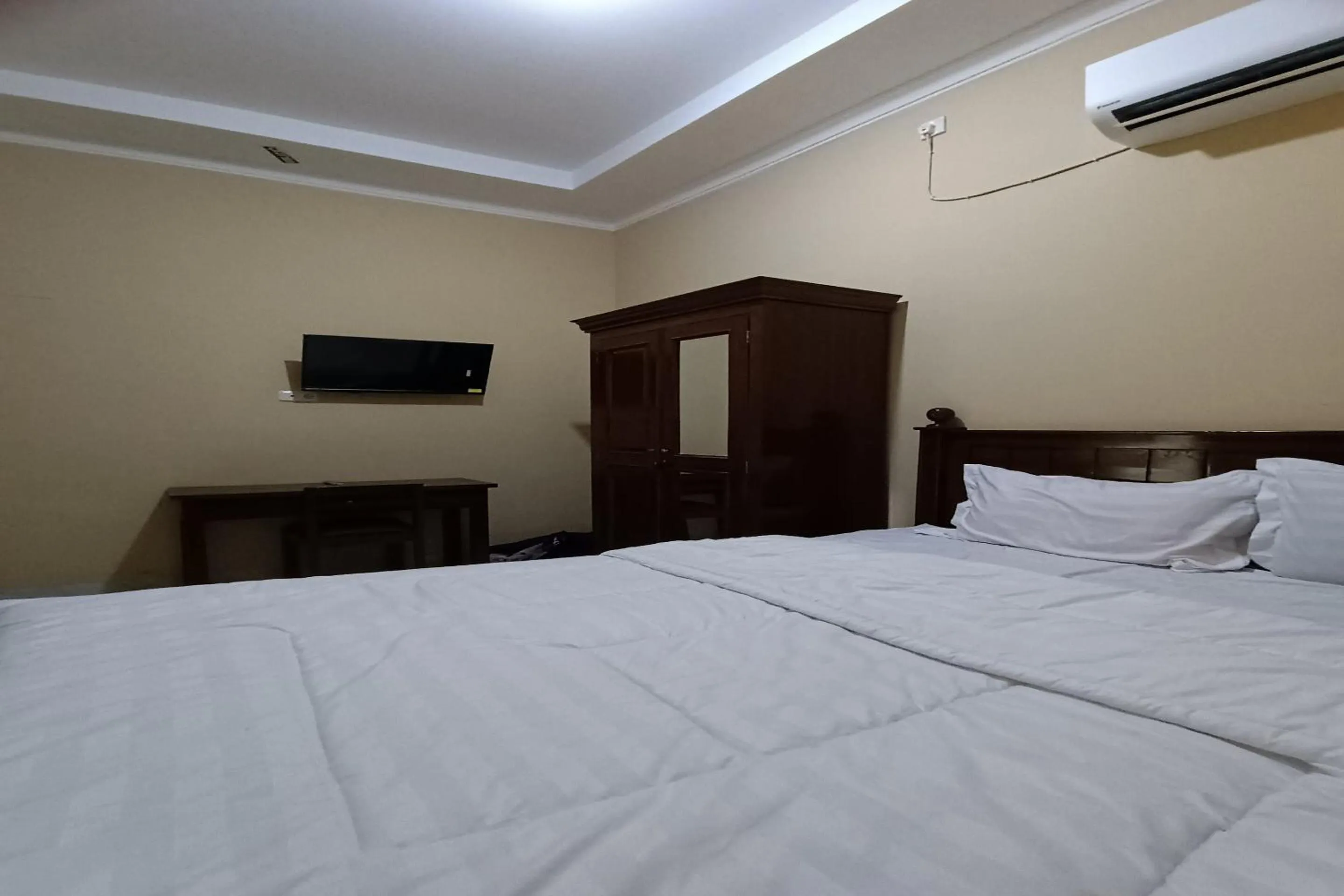 Bedroom, Bed in Hotel O Merah House