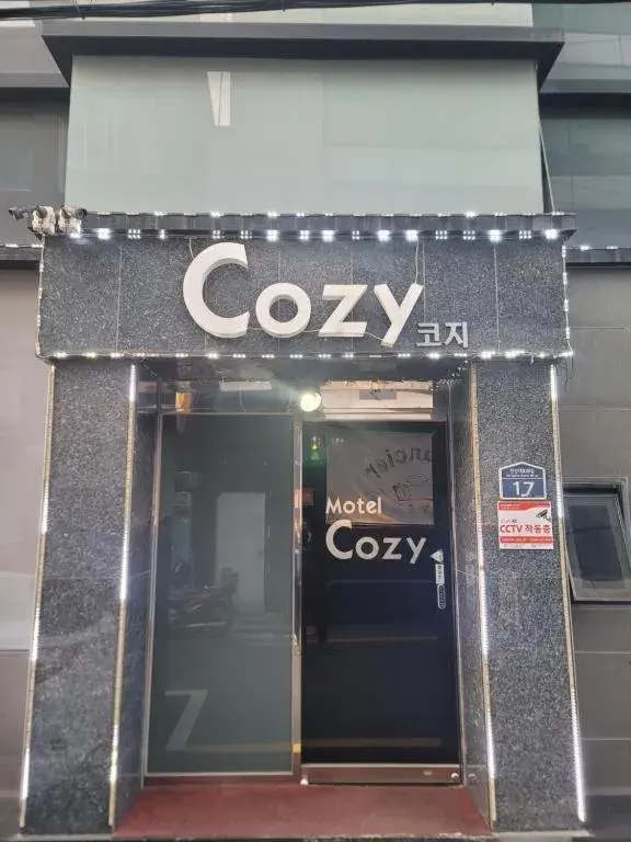 Property building in Cozy Property building in Cozy