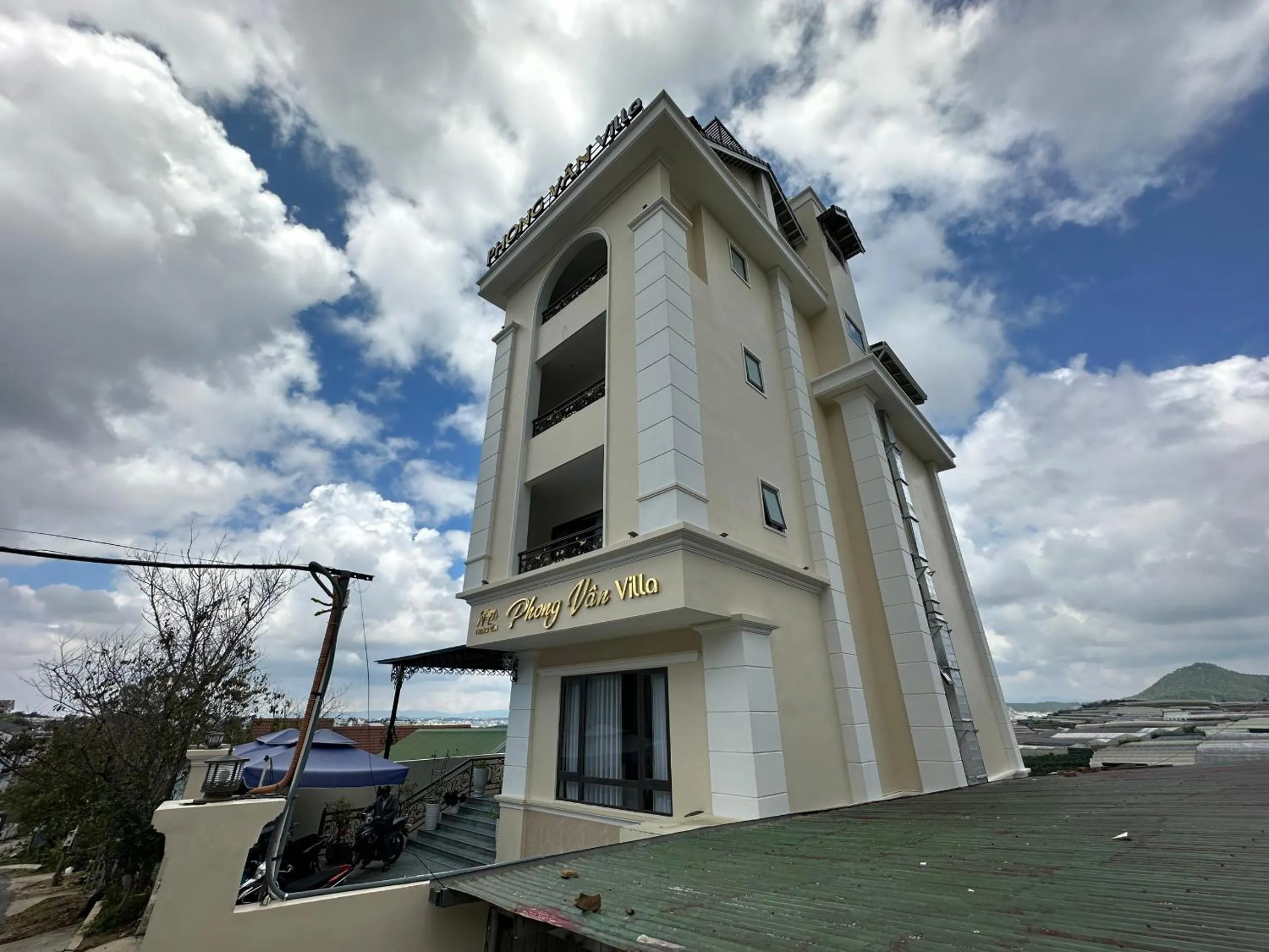 Facade/entrance in Capital O 1208 Phong Van Villa