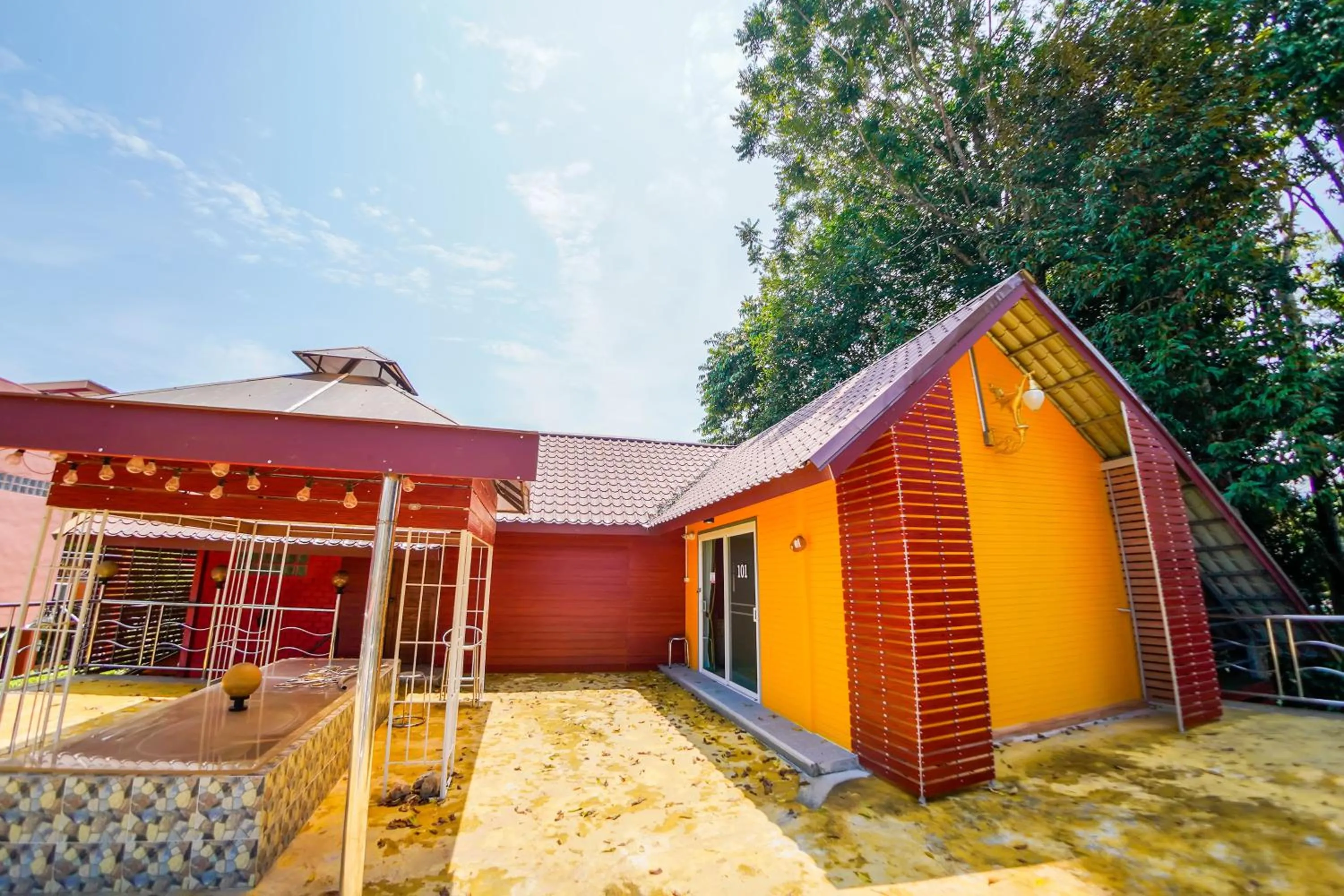 Property building in Happy Garden Resort Betong