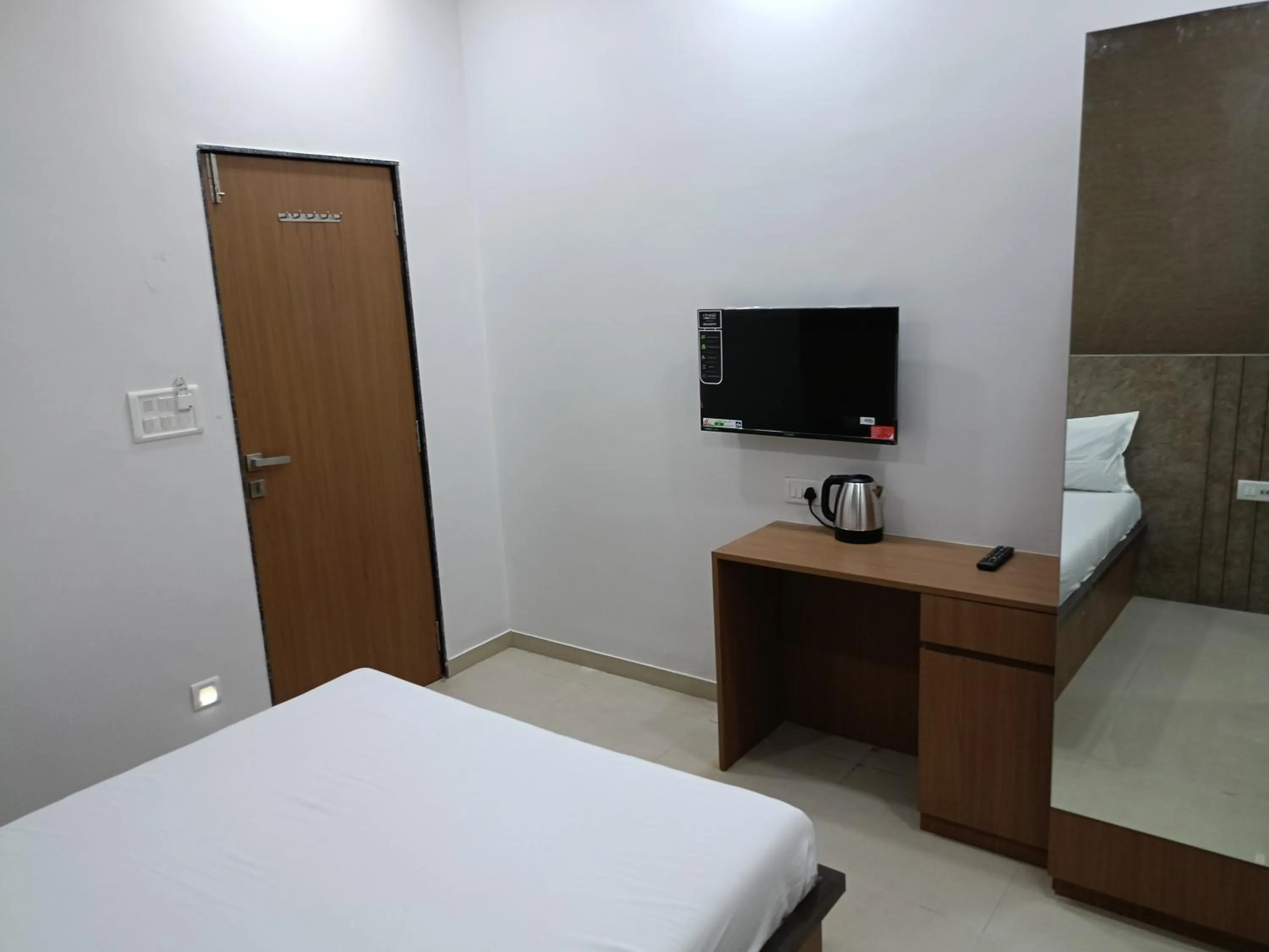 TV and multimedia, Bed in Hotel Ritz Vesu - Hotels in Vesu, Surat