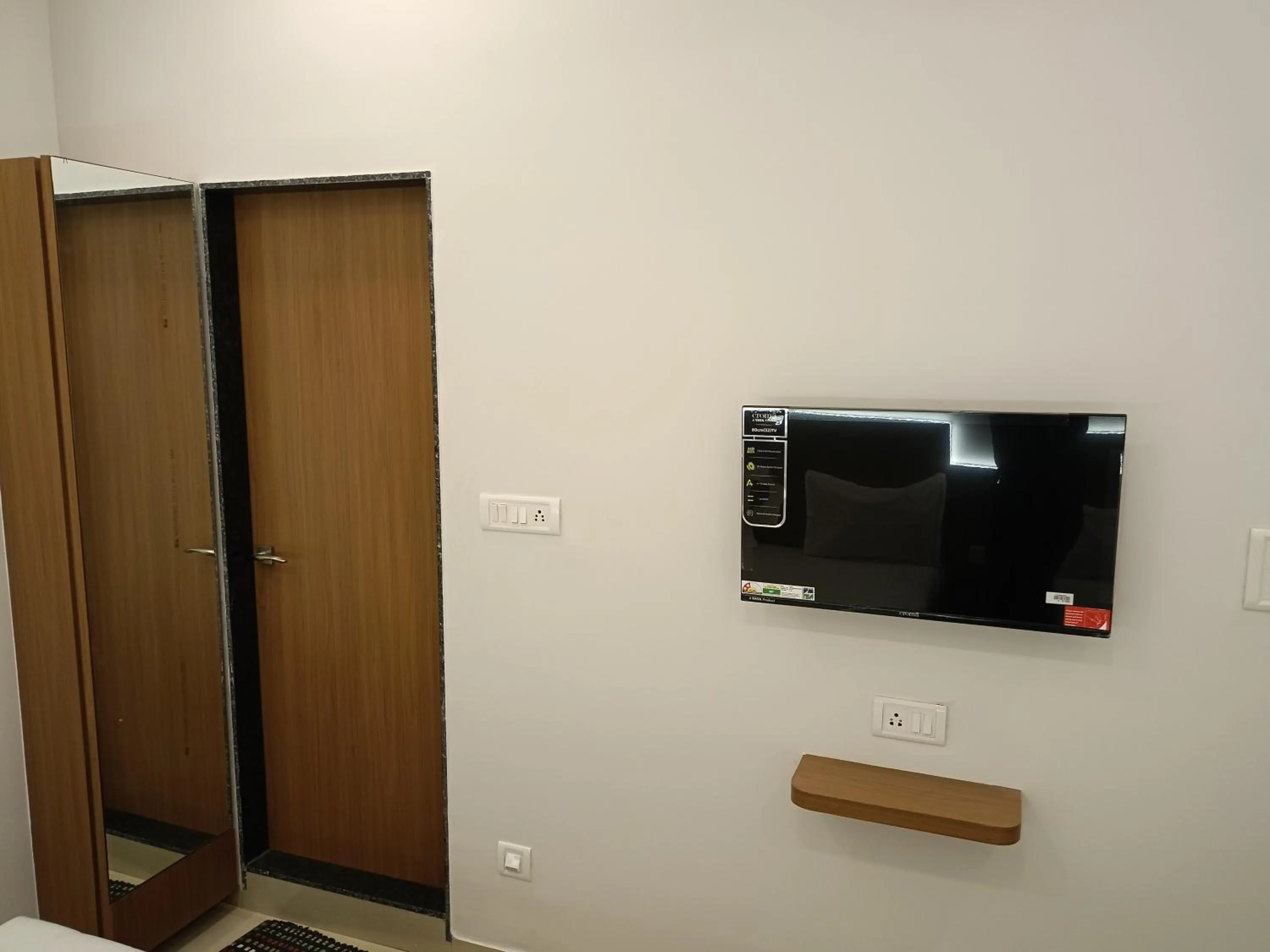 TV and multimedia in Hotel Ritz Vesu - Hotels in Vesu, Surat