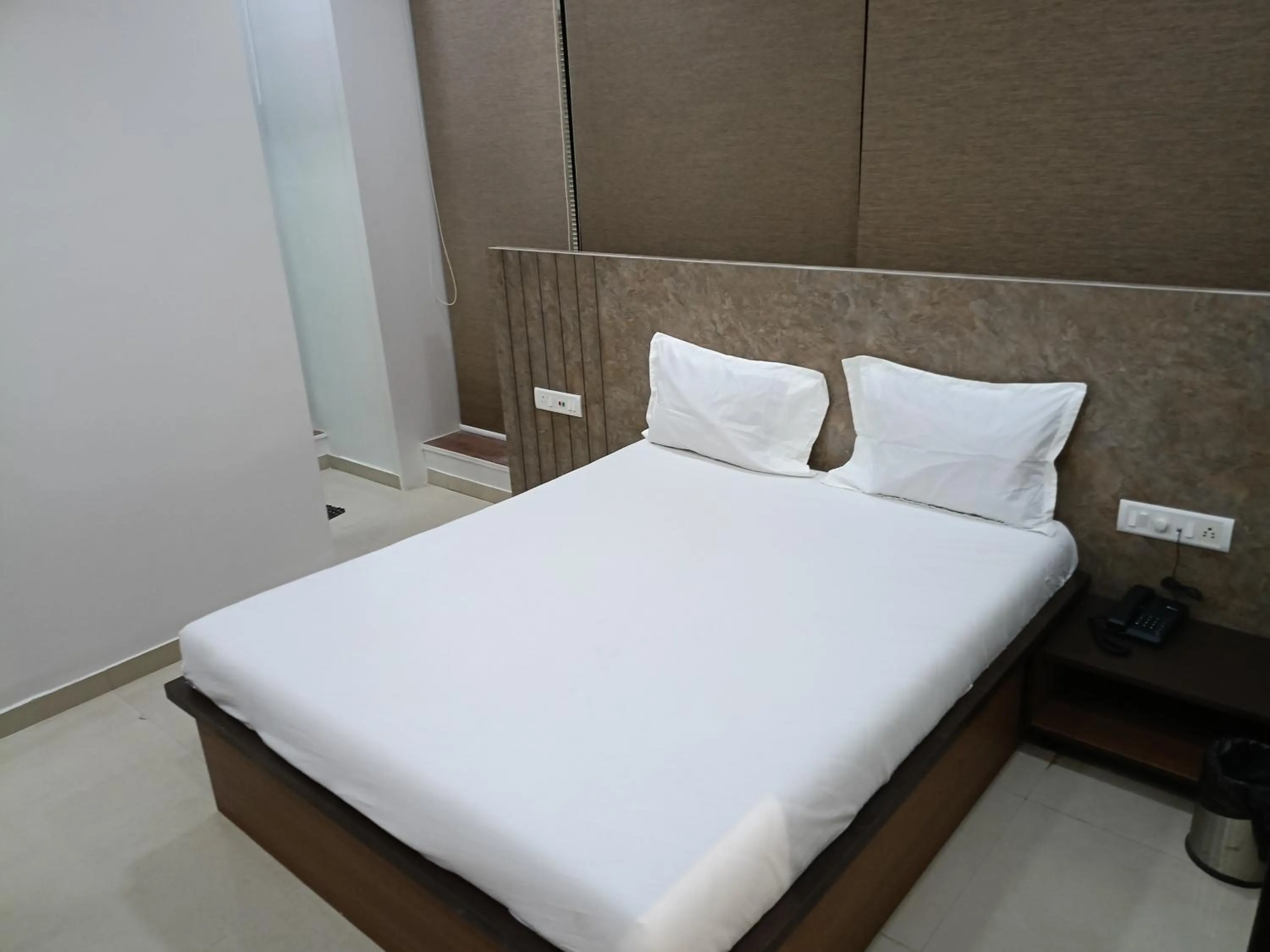 Bedroom, Bed in Hotel Ritz Vesu - Hotels in Vesu, Surat