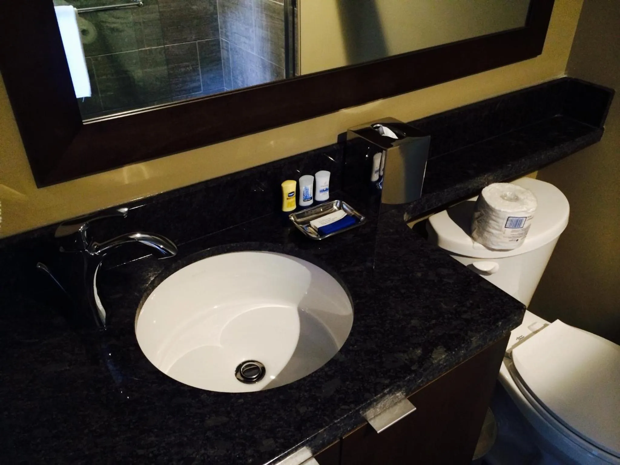 Bathroom in A Good Nite's Rest Bed and Breakfast