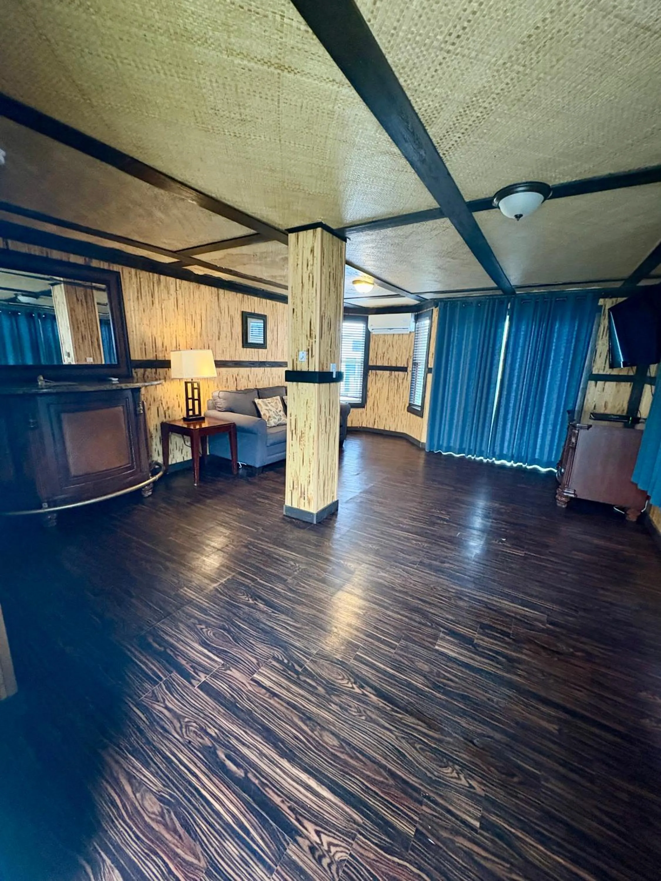 Captain Pip's Marina & Hideaway