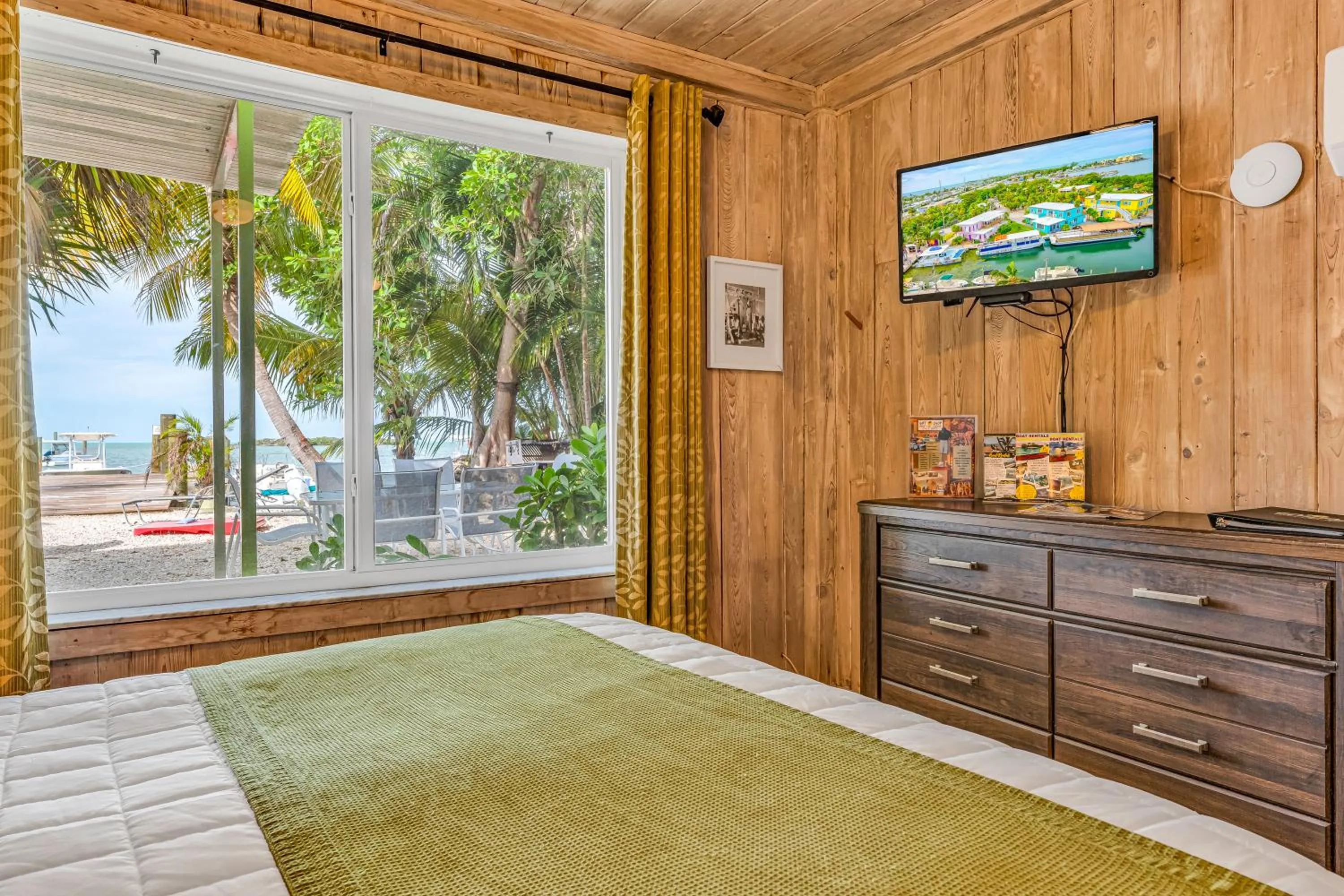 Bed in Captain Pip's Marina & Hideaway