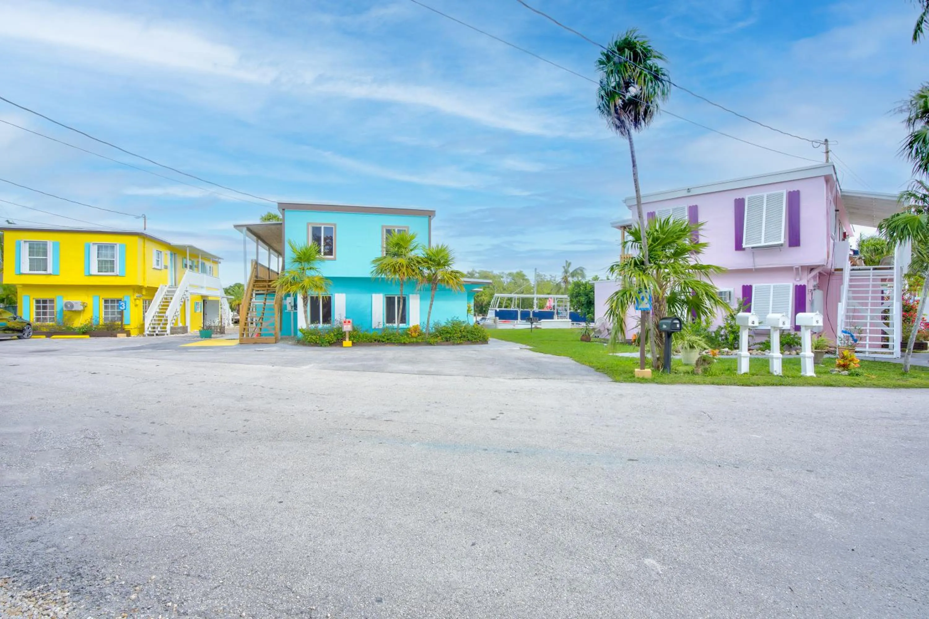 Captain Pip's Marina & Hideaway