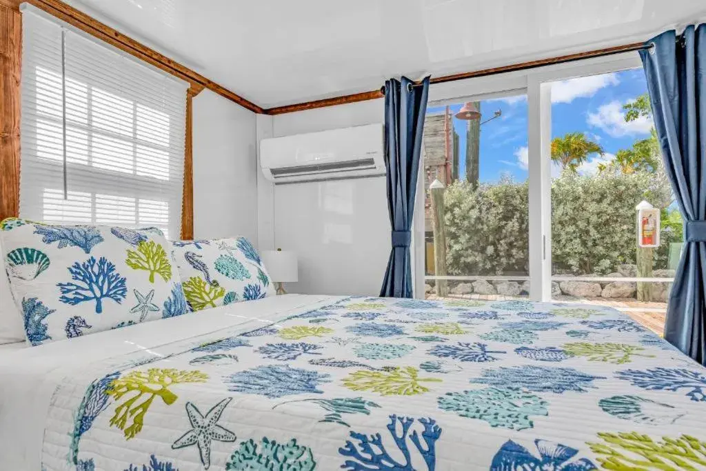 Bedroom, Bed in Captain Pip's Marina & Hideaway Bedroom, Bed in Captain Pip's Marina & Hideaway