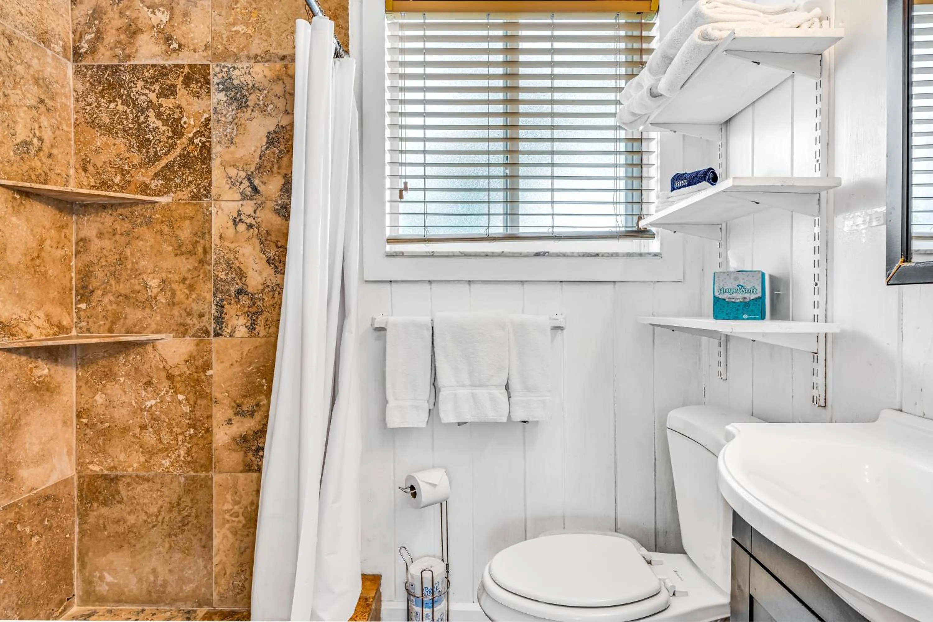 Captain Pip's Marina & Hideaway