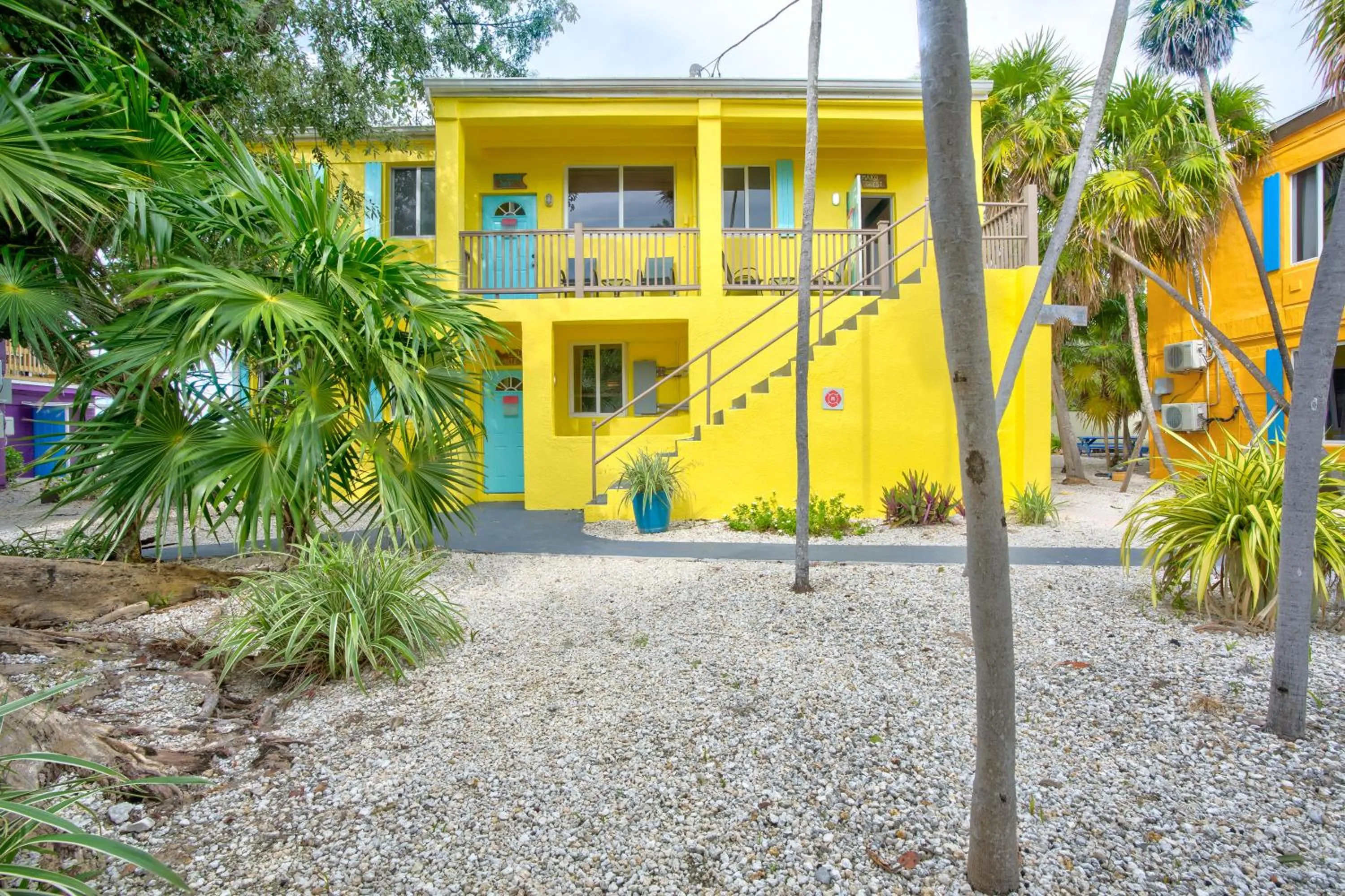 Captain Pip's Marina & Hideaway