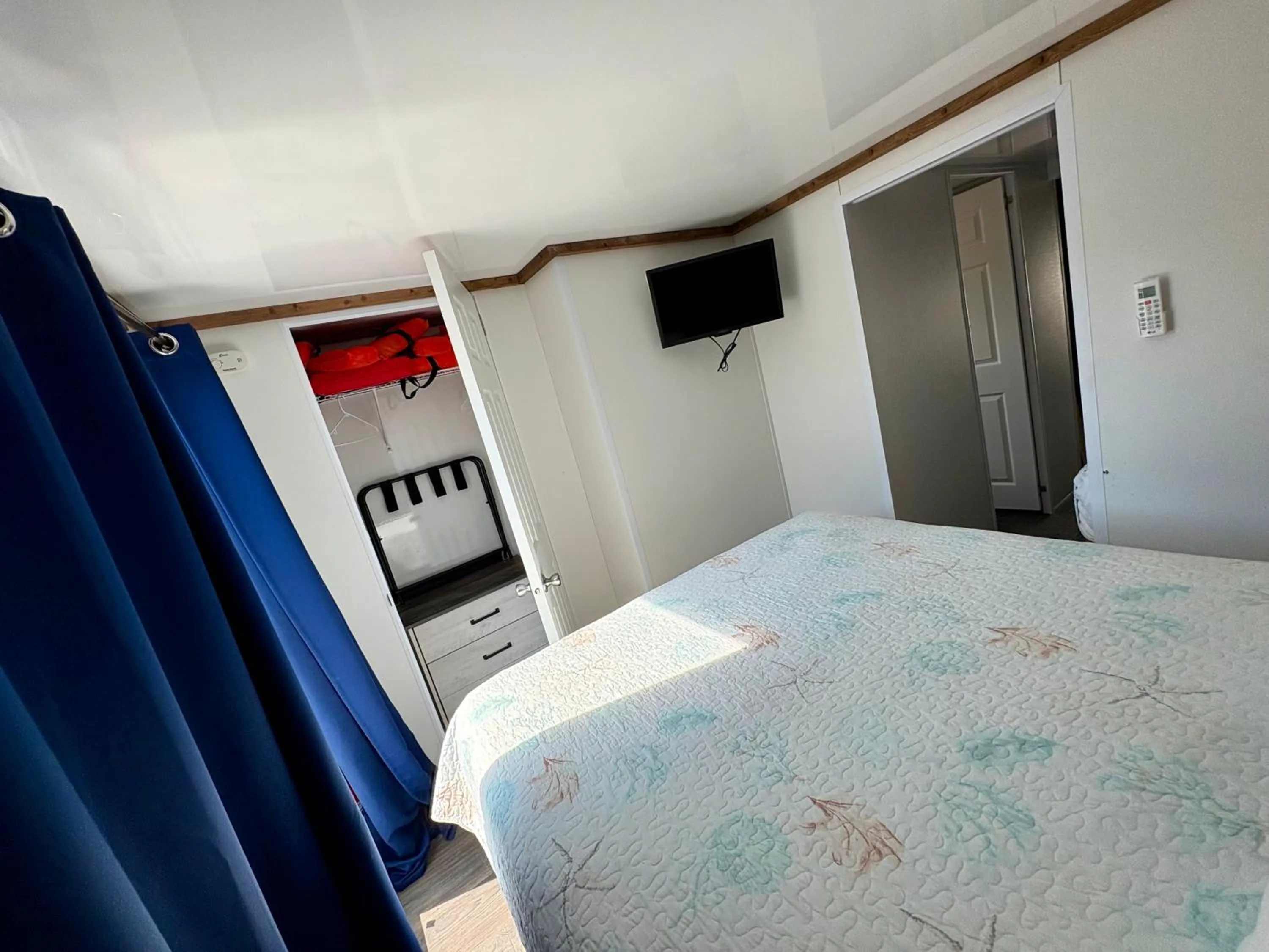 Bed in Captain Pip's Marina & Hideaway