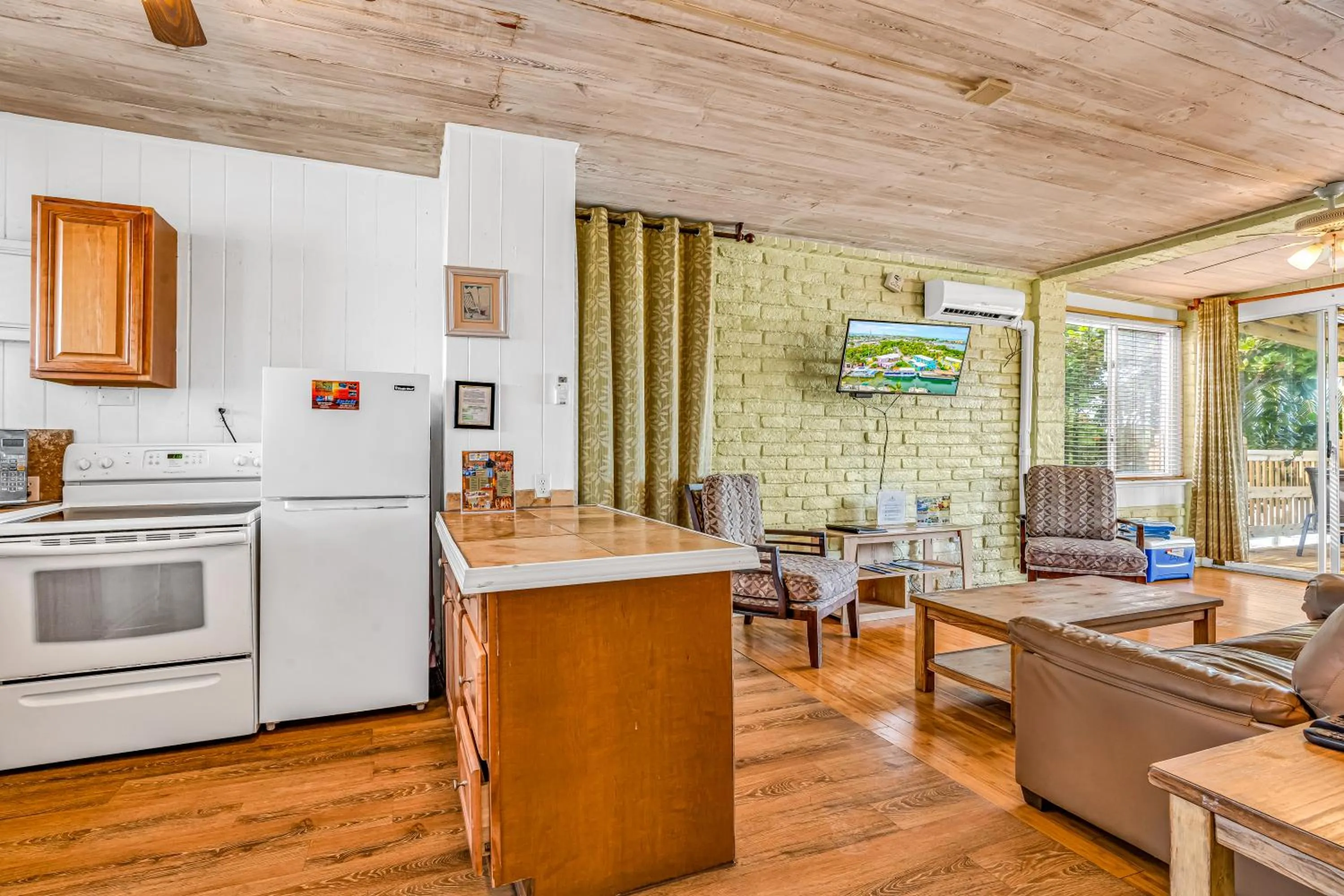 Captain Pip's Marina & Hideaway