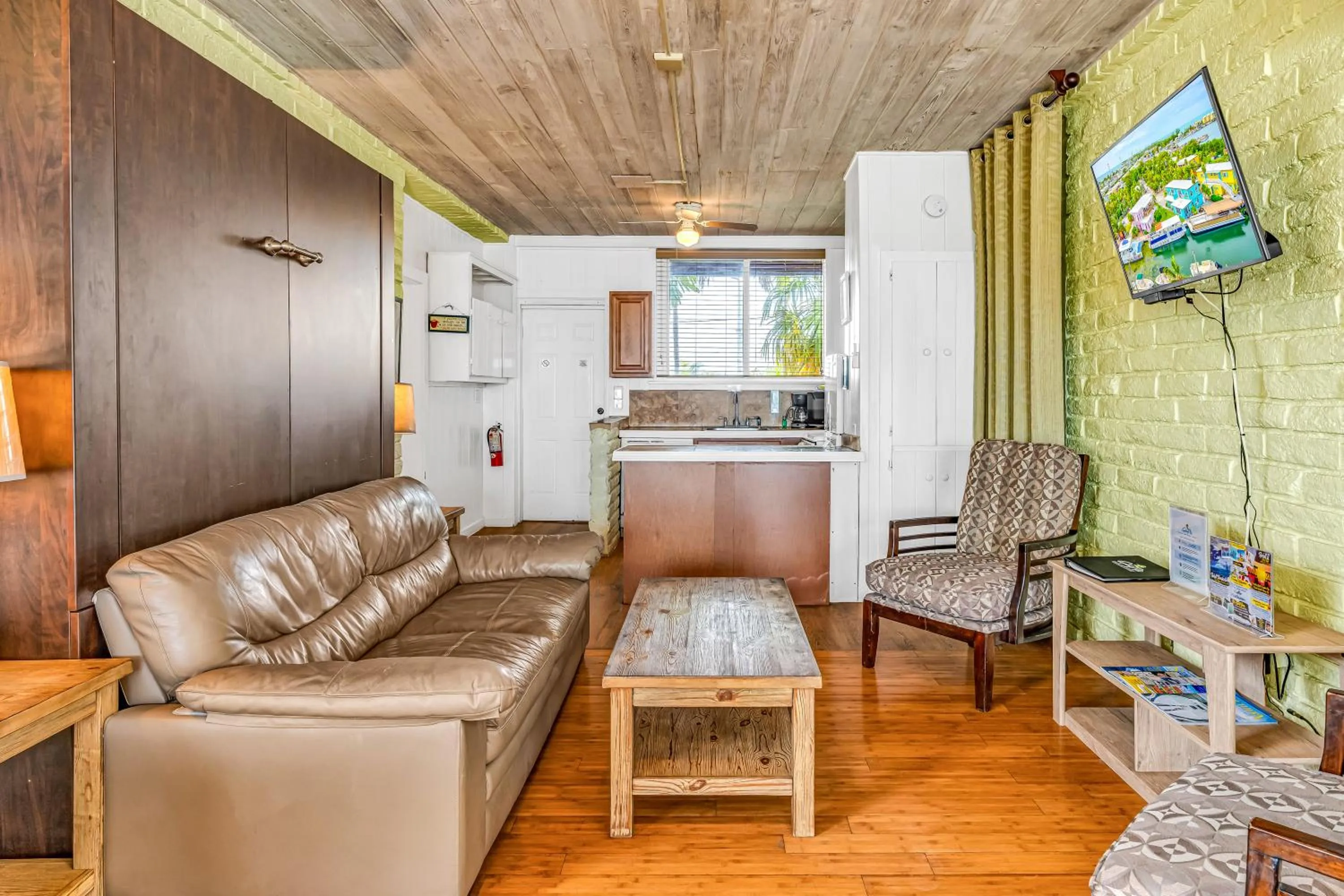 Captain Pip's Marina & Hideaway