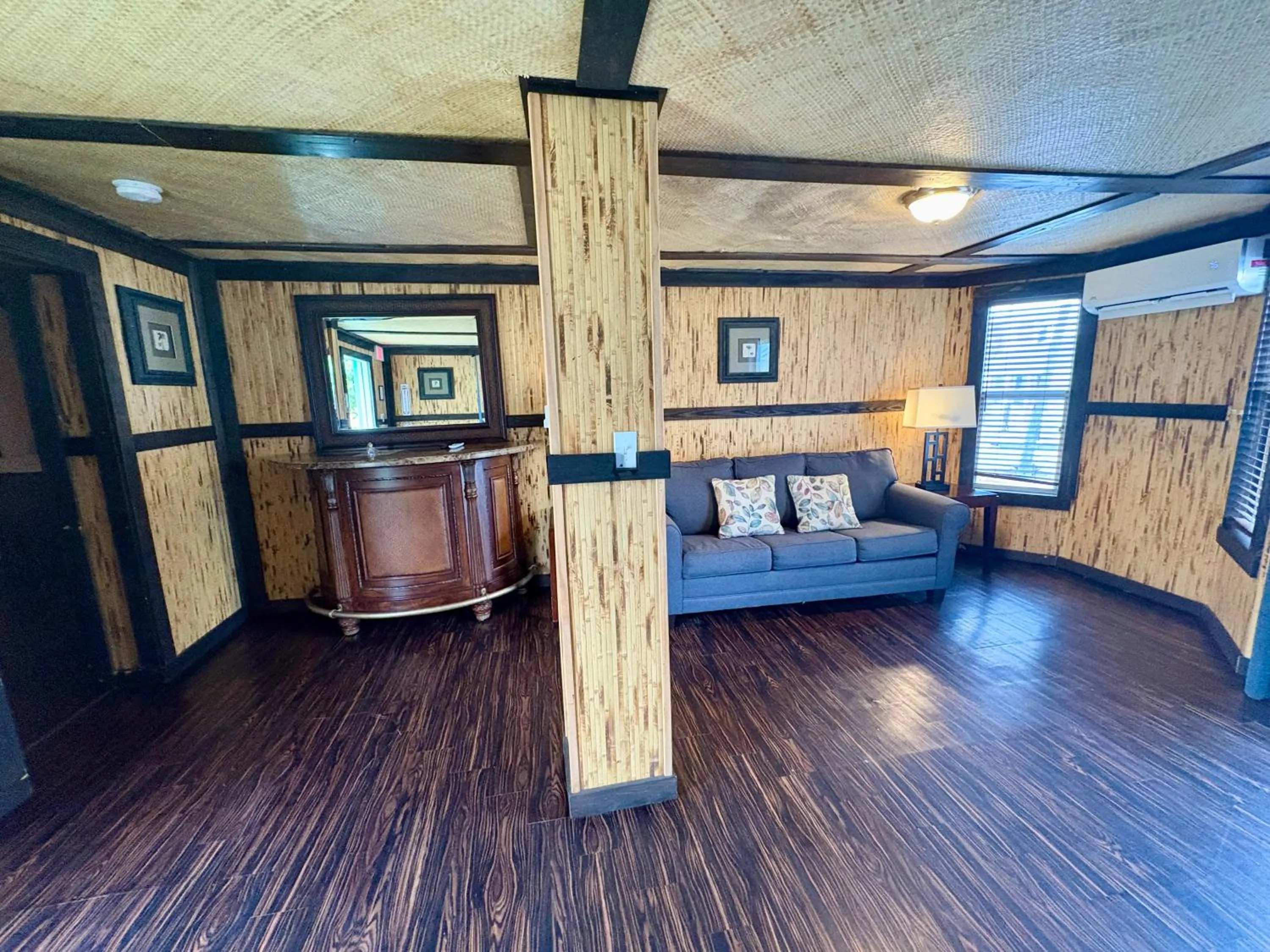 Captain Pip's Marina & Hideaway