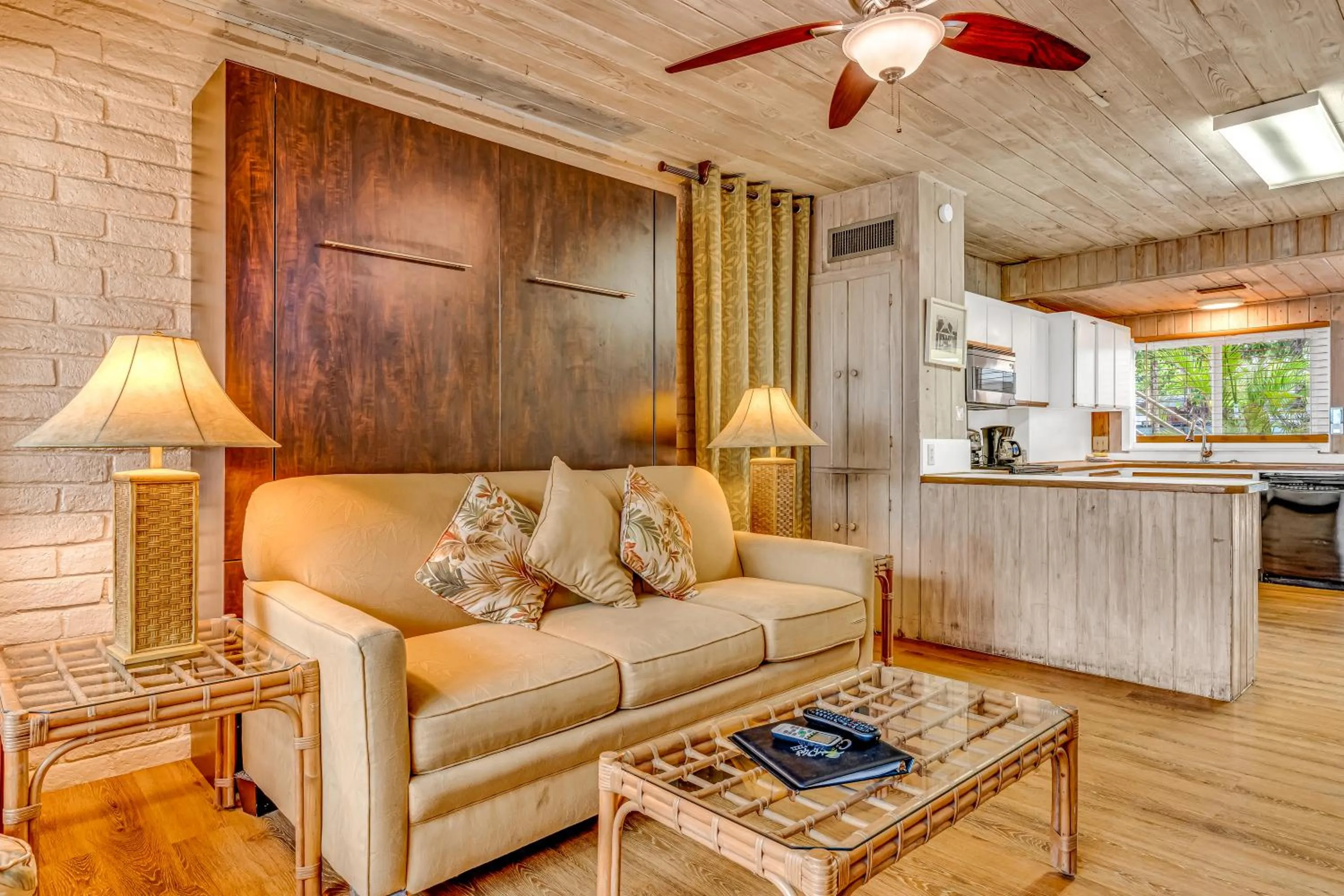 Captain Pip's Marina & Hideaway